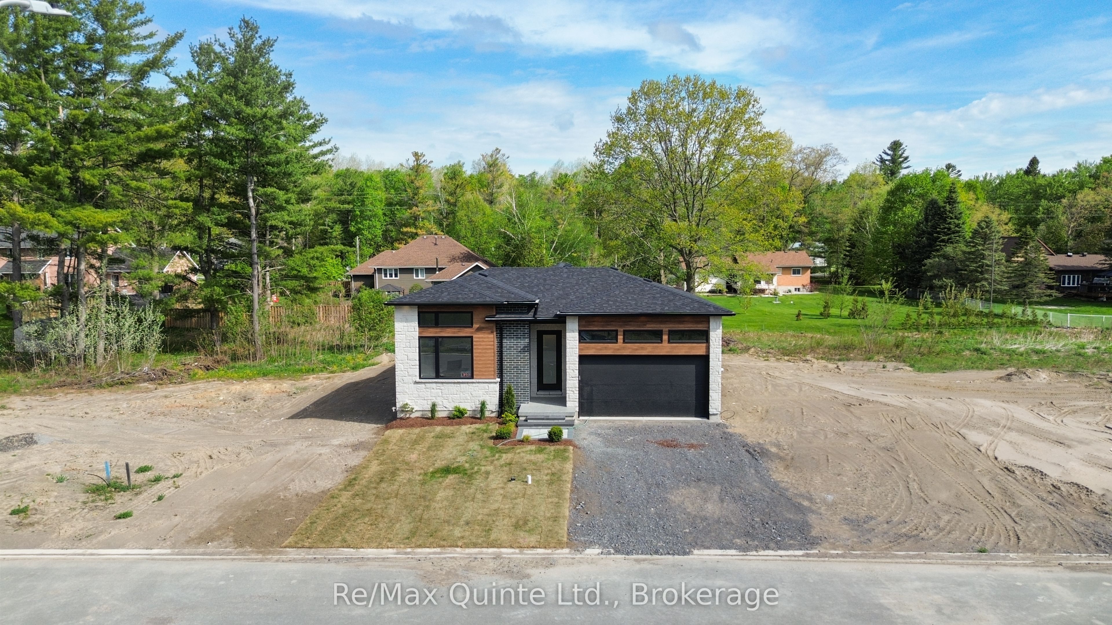 27 Exeter Court, Quinte West, ON K8V 5P4 photo 4