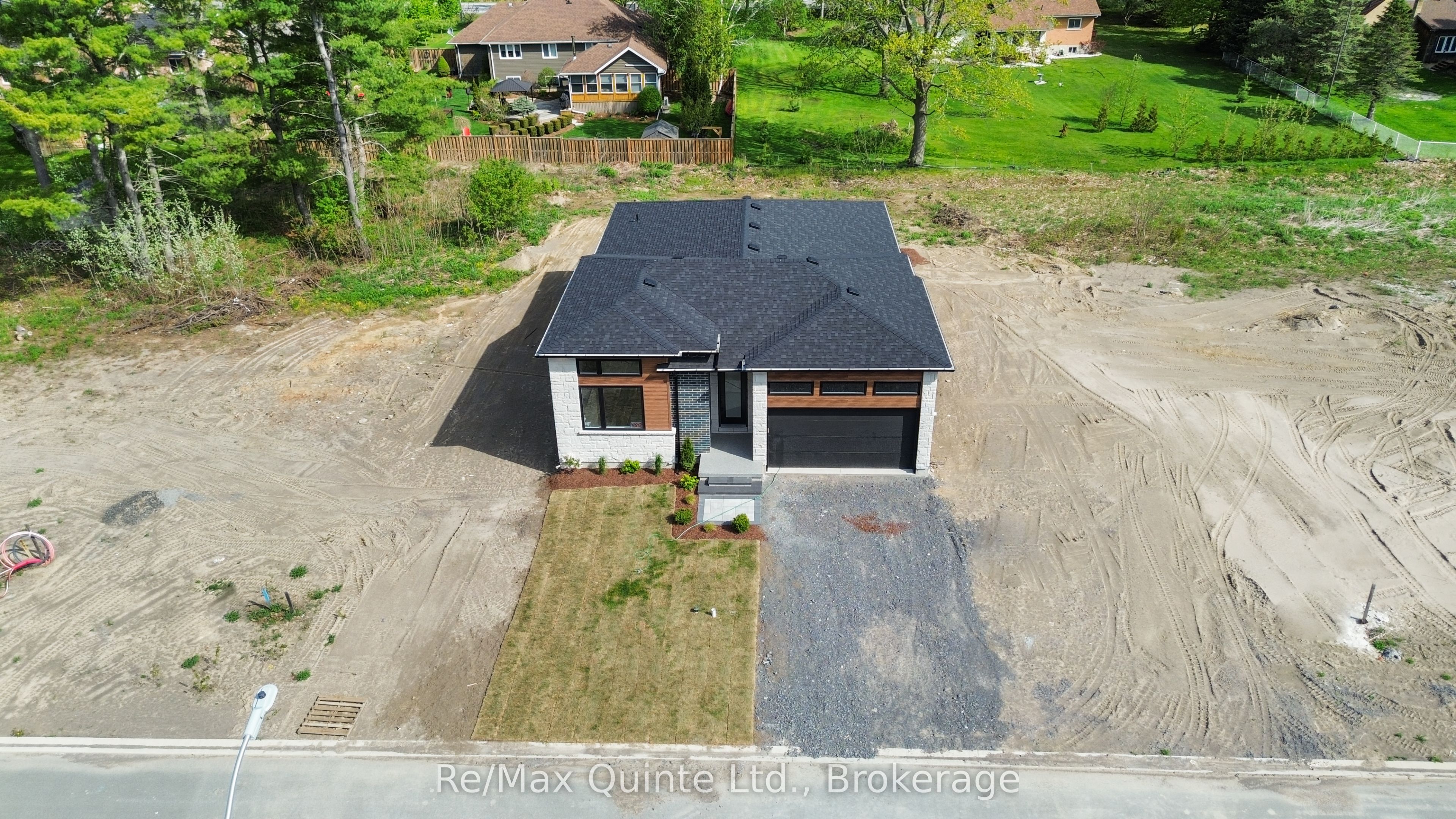 27 Exeter Court, Quinte West, ON K8V 5P4 photo 5