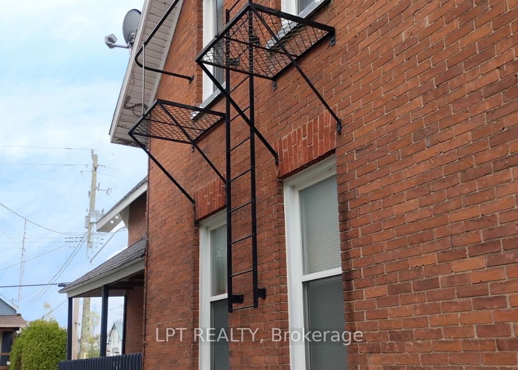 71 McGonigal Street W, Arnprior, ON K7S 1M2 photo 2