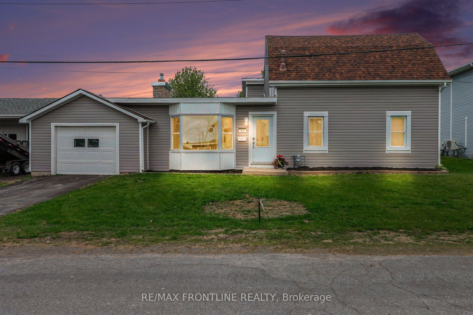 12 Fifth Street, Smiths Falls, ON K7A 3K1 photo 2