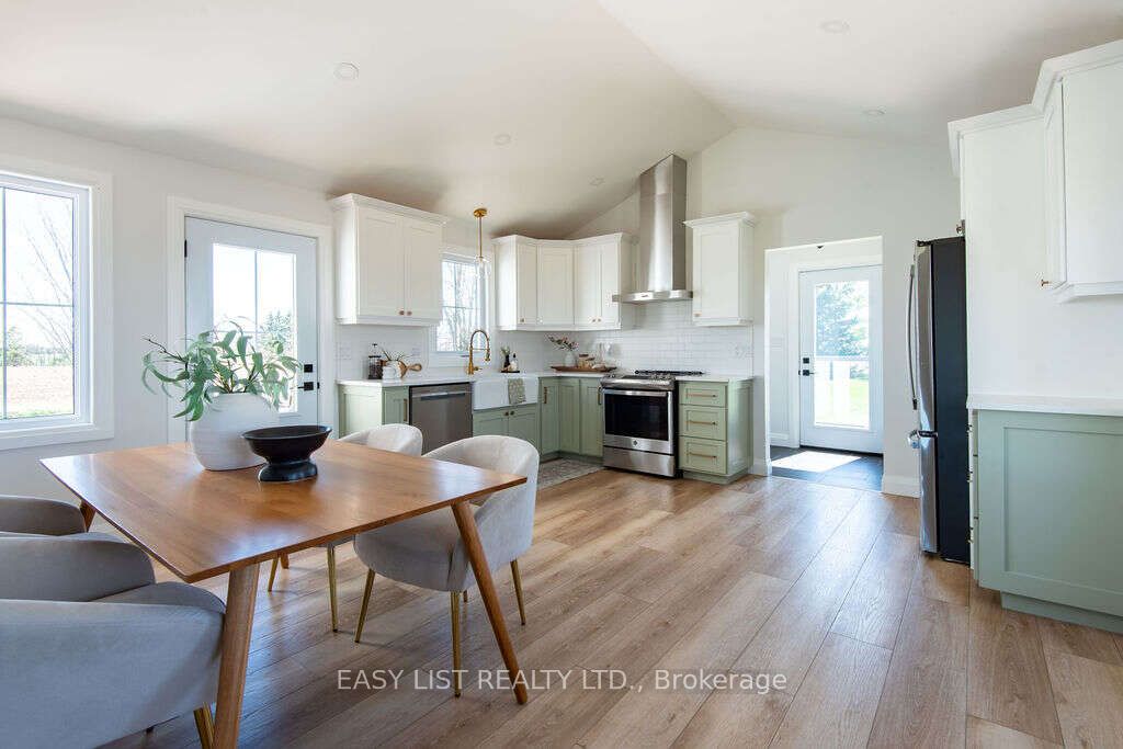 8993 Petrolia Line, Brooke-Alvinston, ON N0N 1A0 photo 3