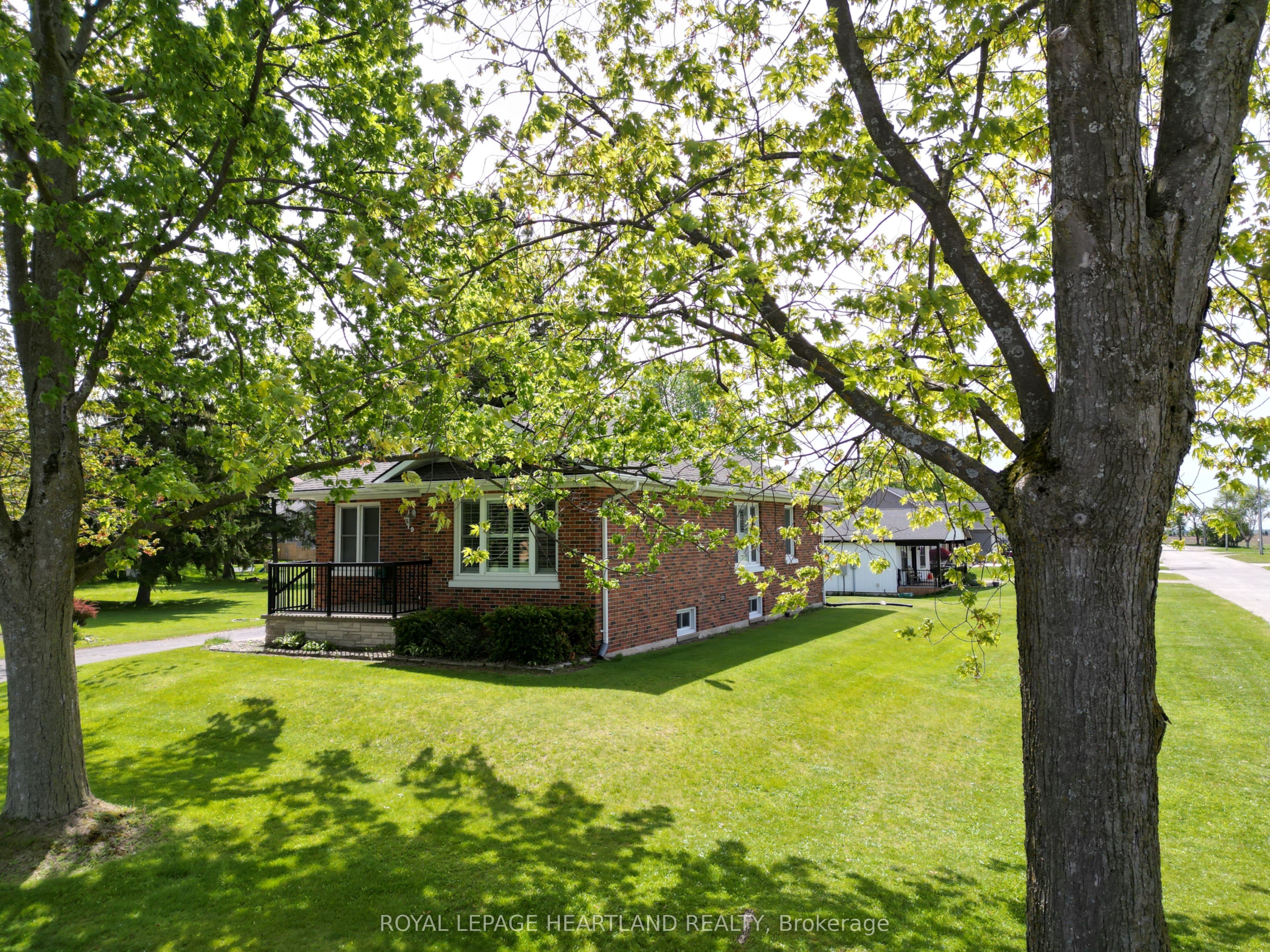 19 Centre Street, Bluewater, ON N0M 2T0 photo 2