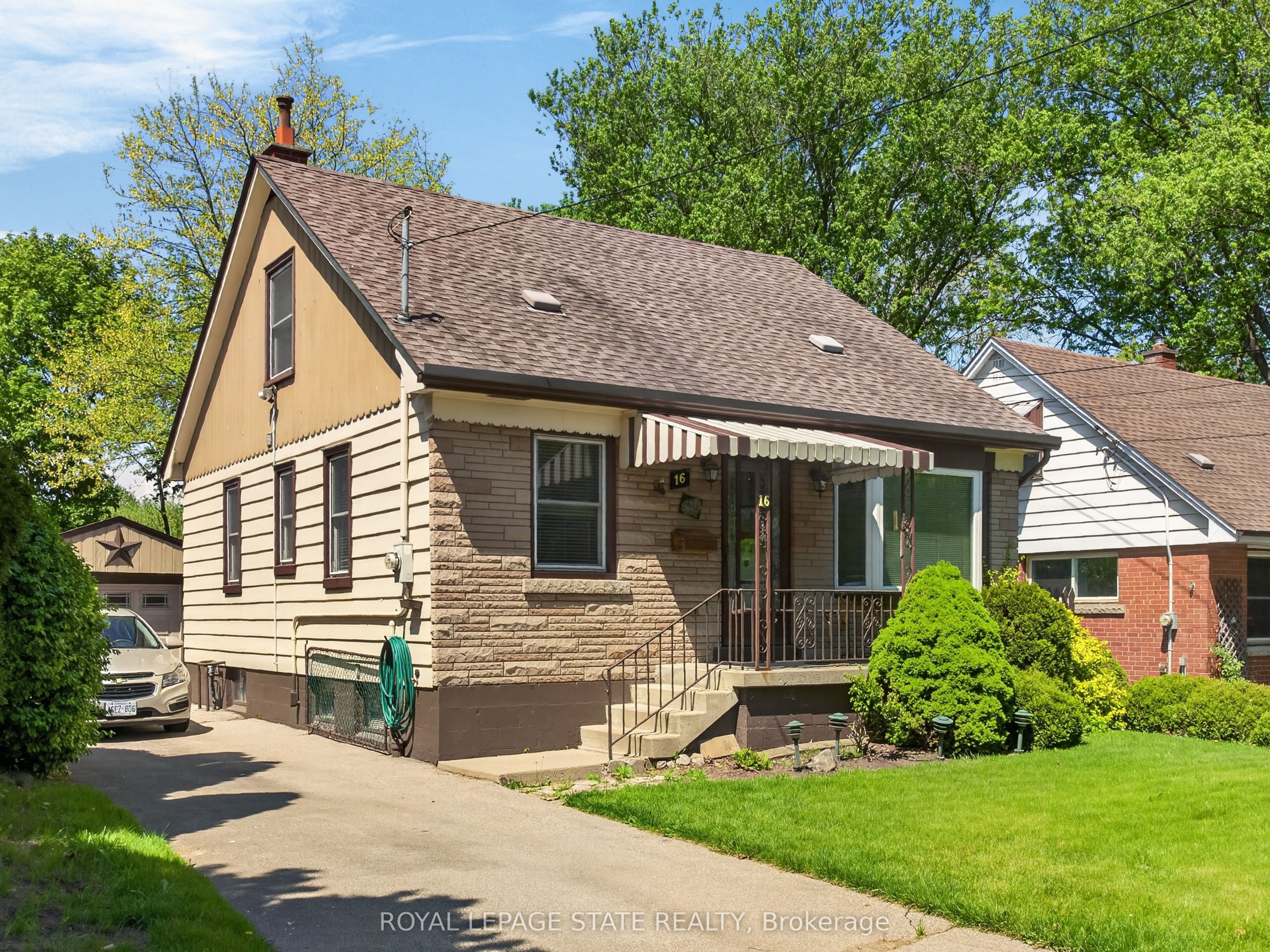 16 Brodick Street, Hamilton, ON L8S 3E4