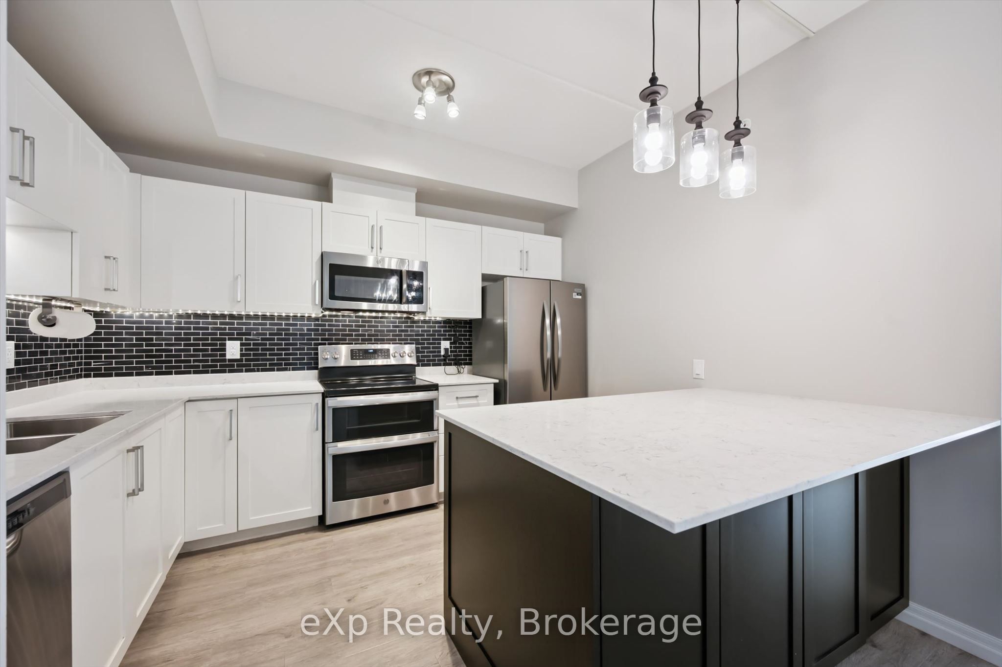 35 Kingsbury Square 214, Guelph, ON N1L 0J4