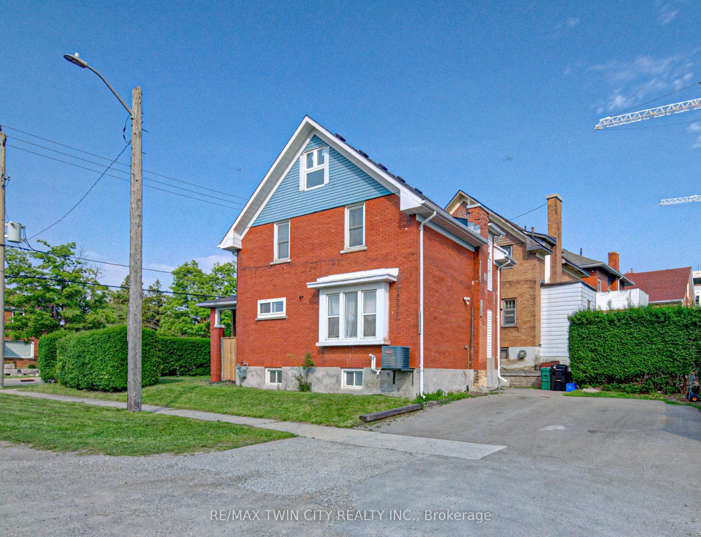 281 Courtland Avenue N, Kitchener, ON N2G 2V8