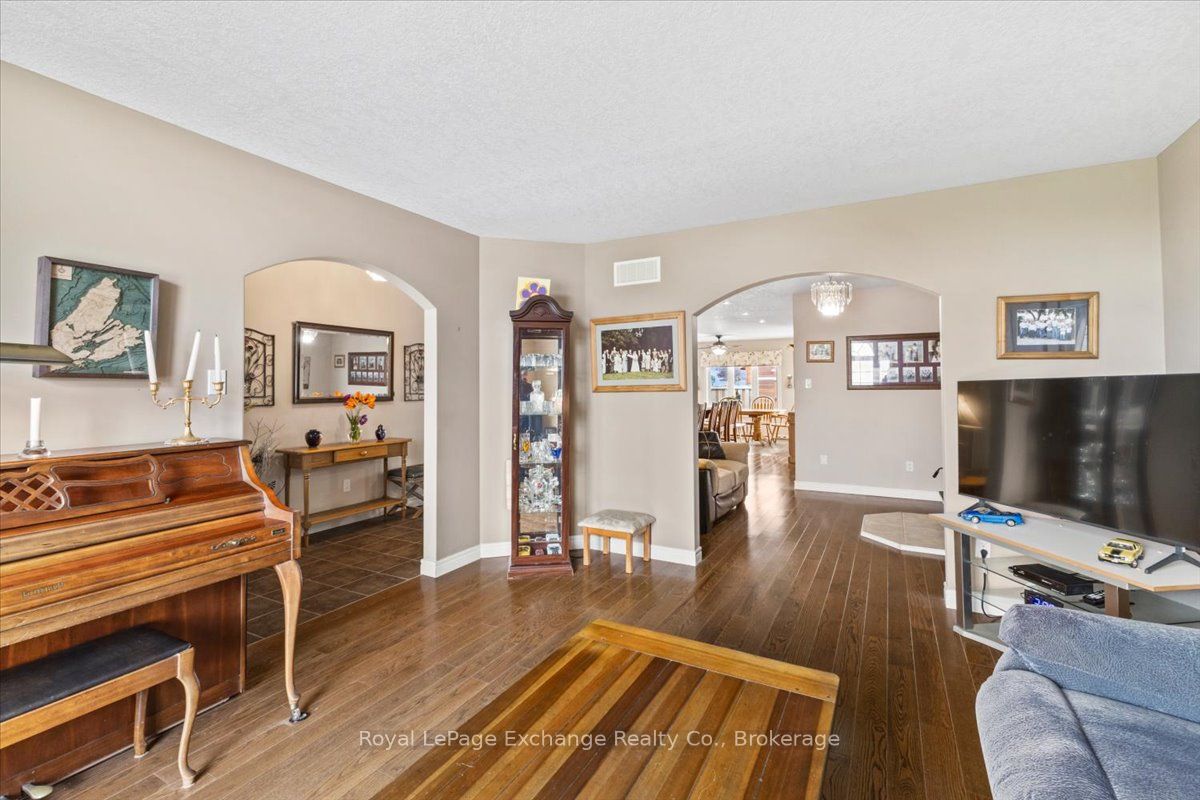 801 Troys Trail, Huron-Kinloss, ON N2Z 0C1 photo 4