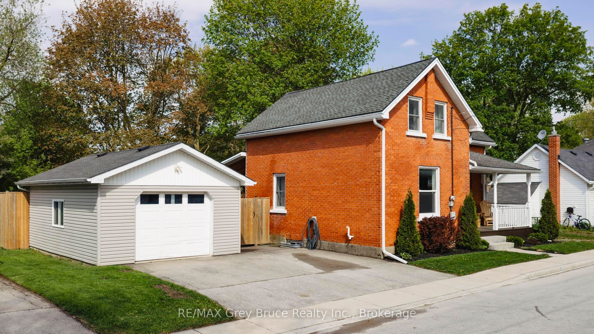 230 2nd Avenue SE, Arran-Elderslie, ON N0G 1L0 photo 2
