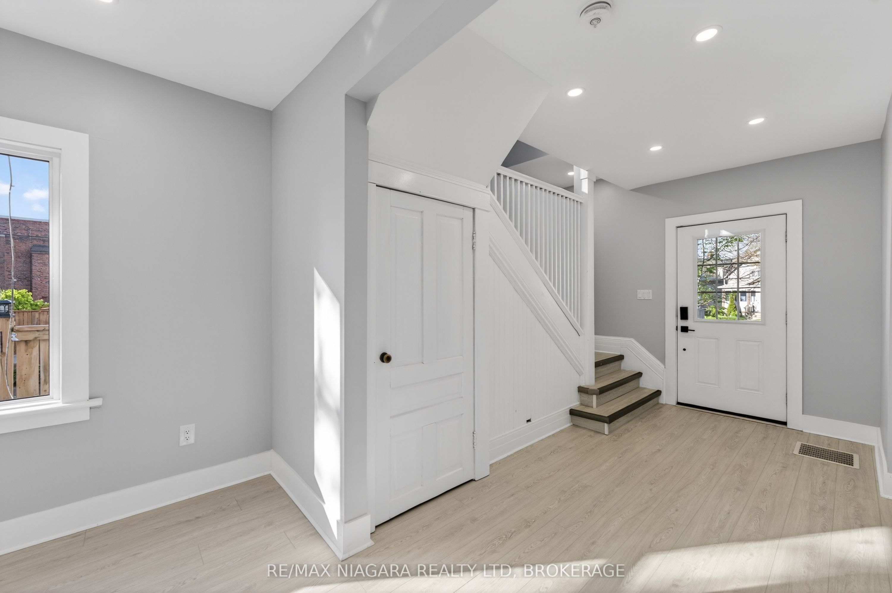 173 Lake Street, St. Catharines, ON L2R 5Y8 photo 4