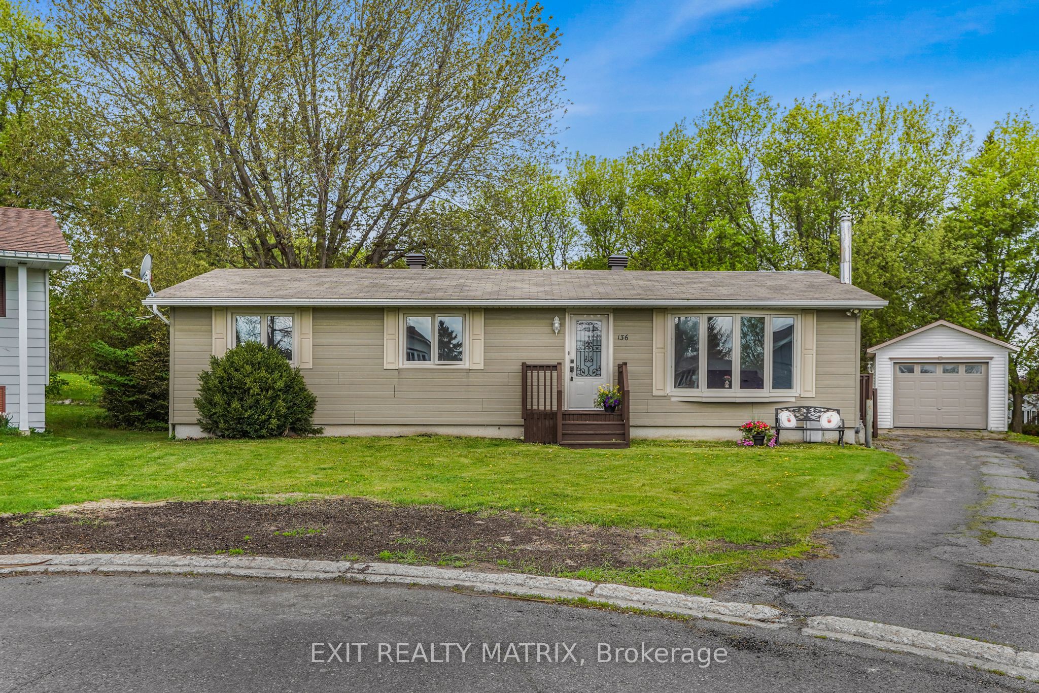 136 Martel Crescent, Champlain, ON K0B 1R0 photo 2