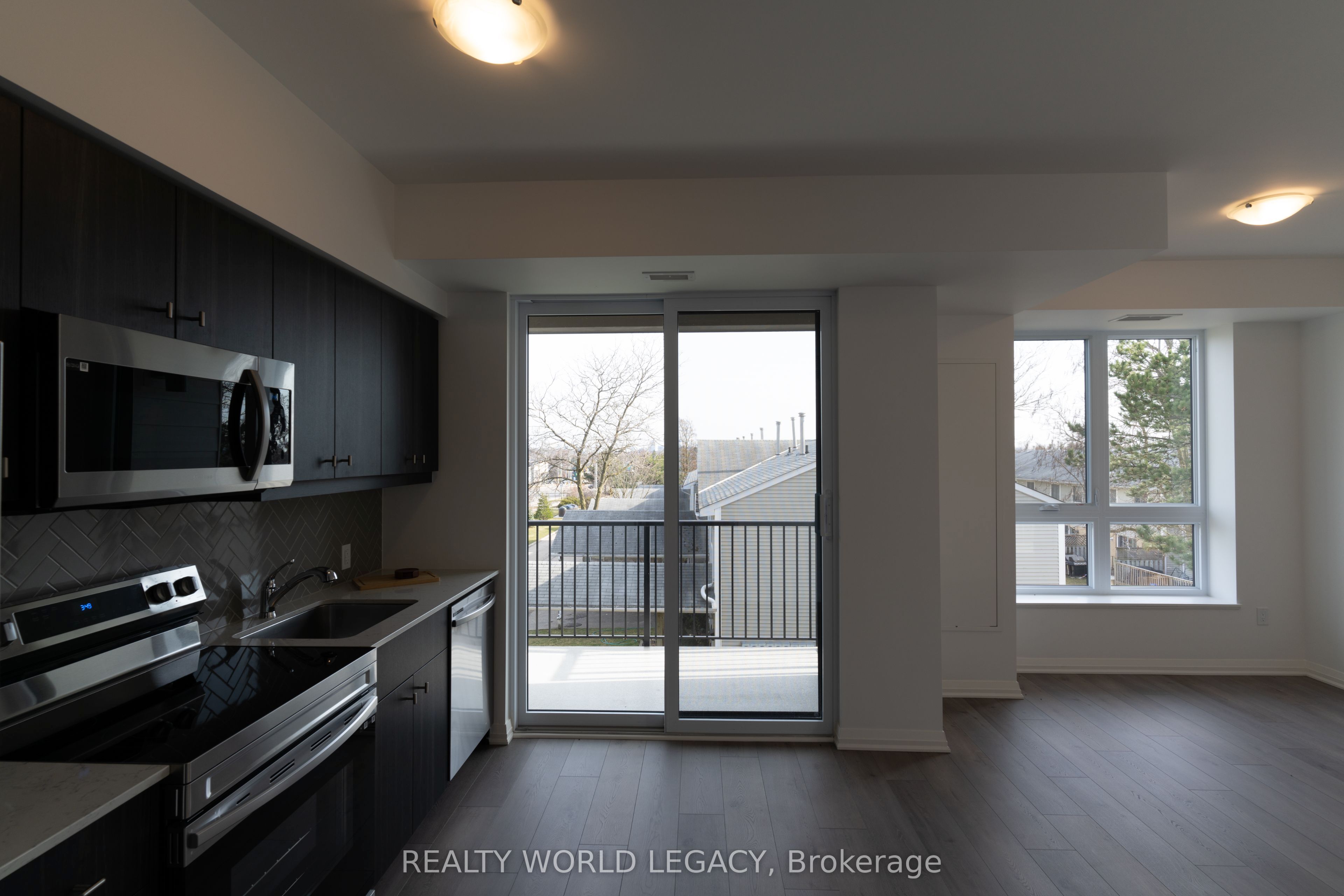 101 Golden Eagle Road 215, Waterloo, ON N2V 0H4 photo 3