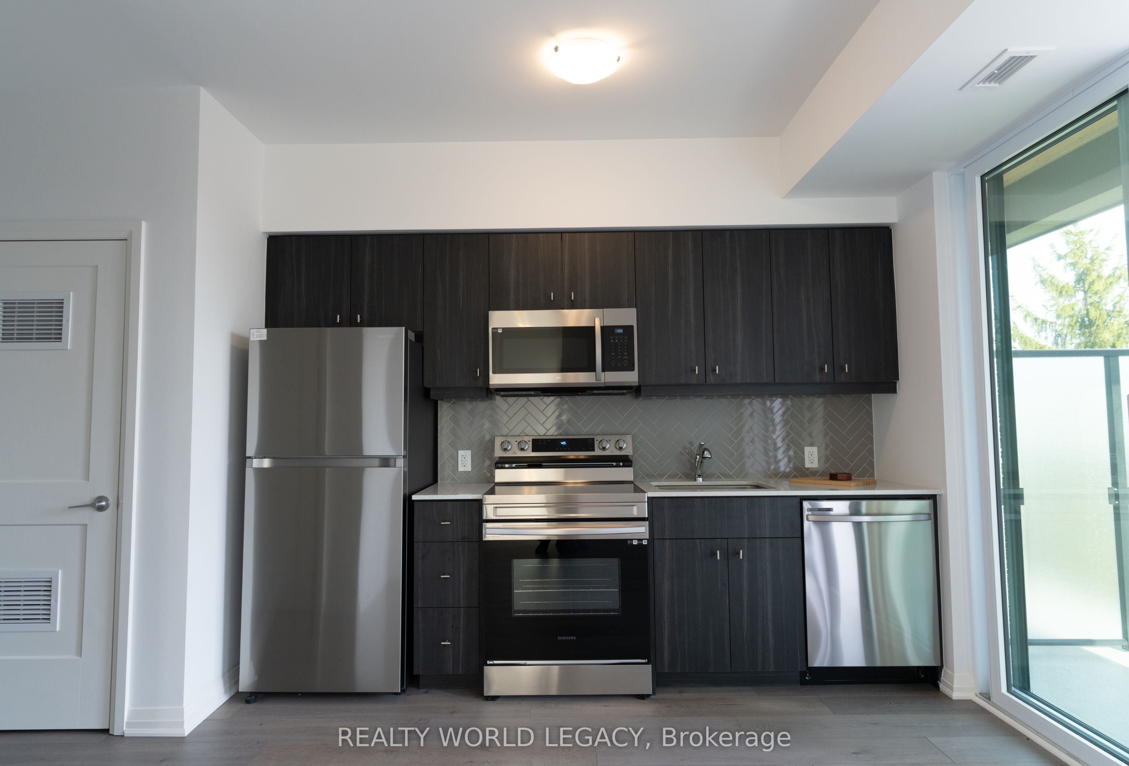 101 Golden Eagle Road 215, Waterloo, ON N2V 0H4 photo 4