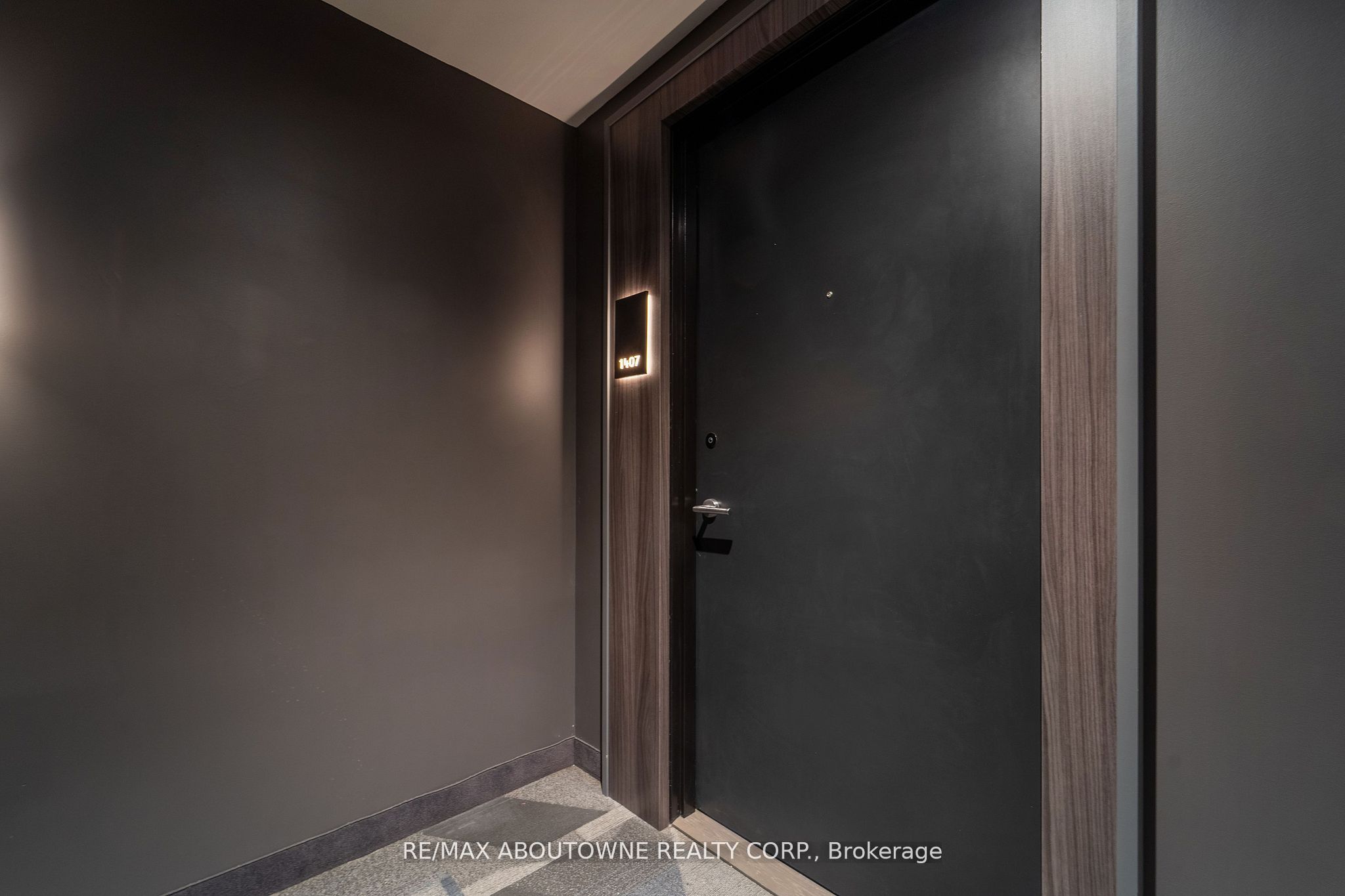 5 Wellington Street S 1407, Kitchener, ON N2G 0E3 photo 3