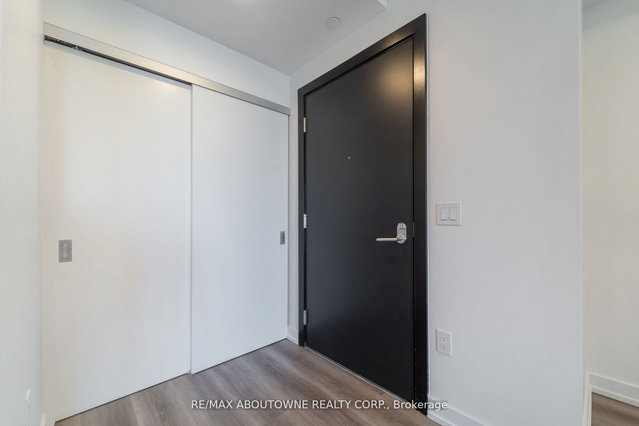 5 Wellington Street S 1407, Kitchener, ON N2G 0E3 photo 4