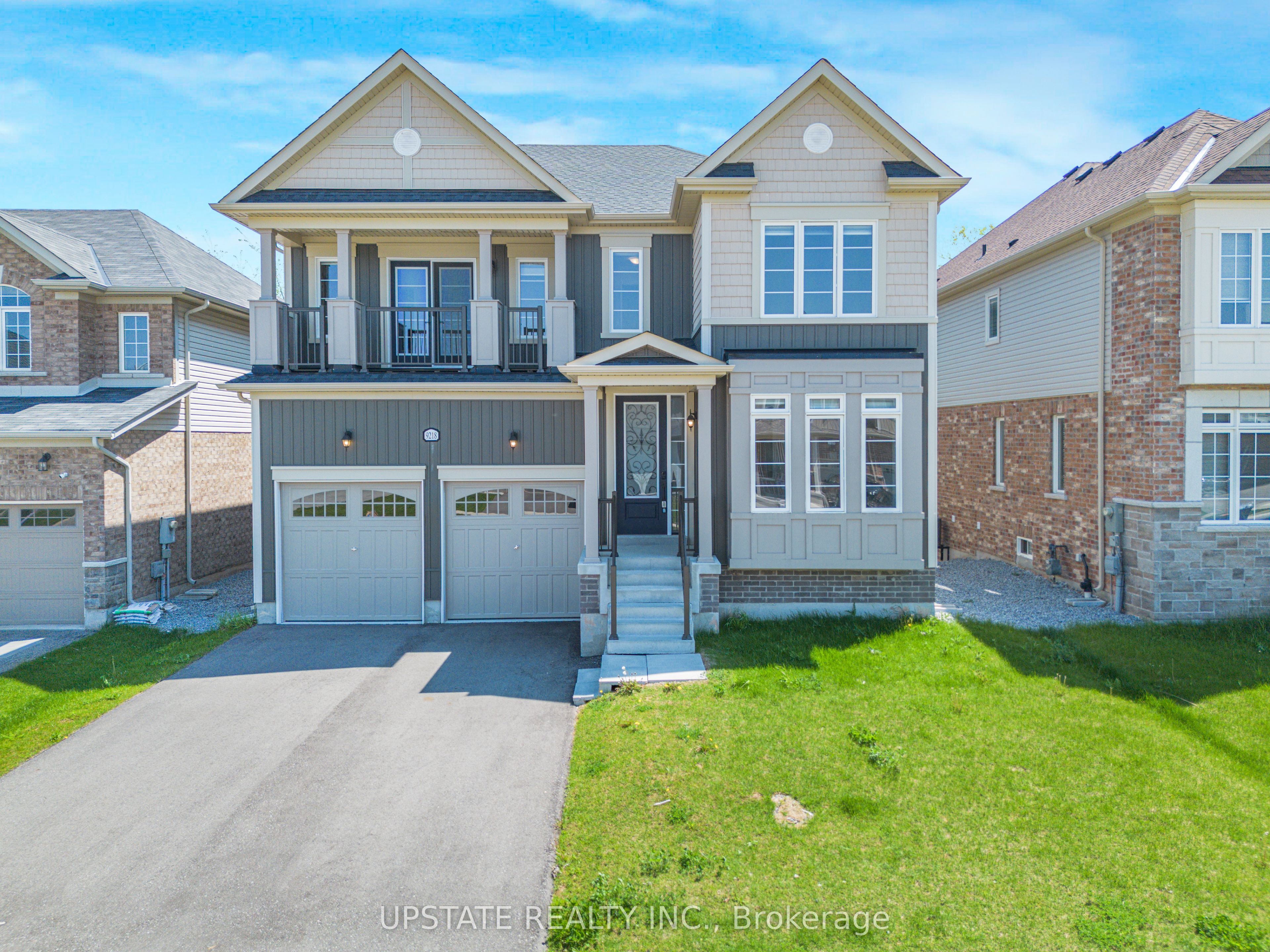 9218 White Oak Avenue N, Niagara Falls, ON L2G 0E9