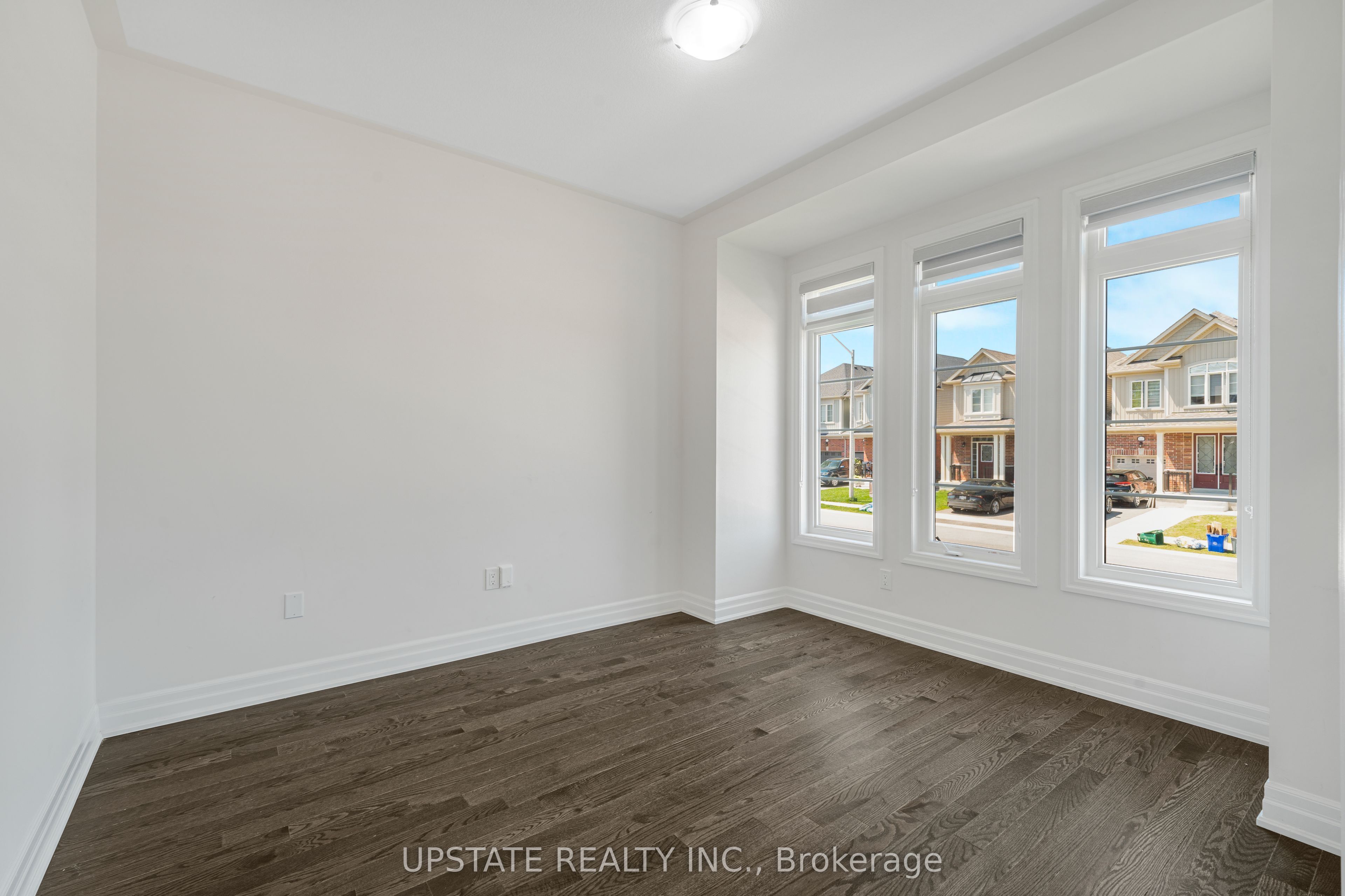 9218 White Oak Avenue N, Niagara Falls, ON L2G 0E9 photo 5