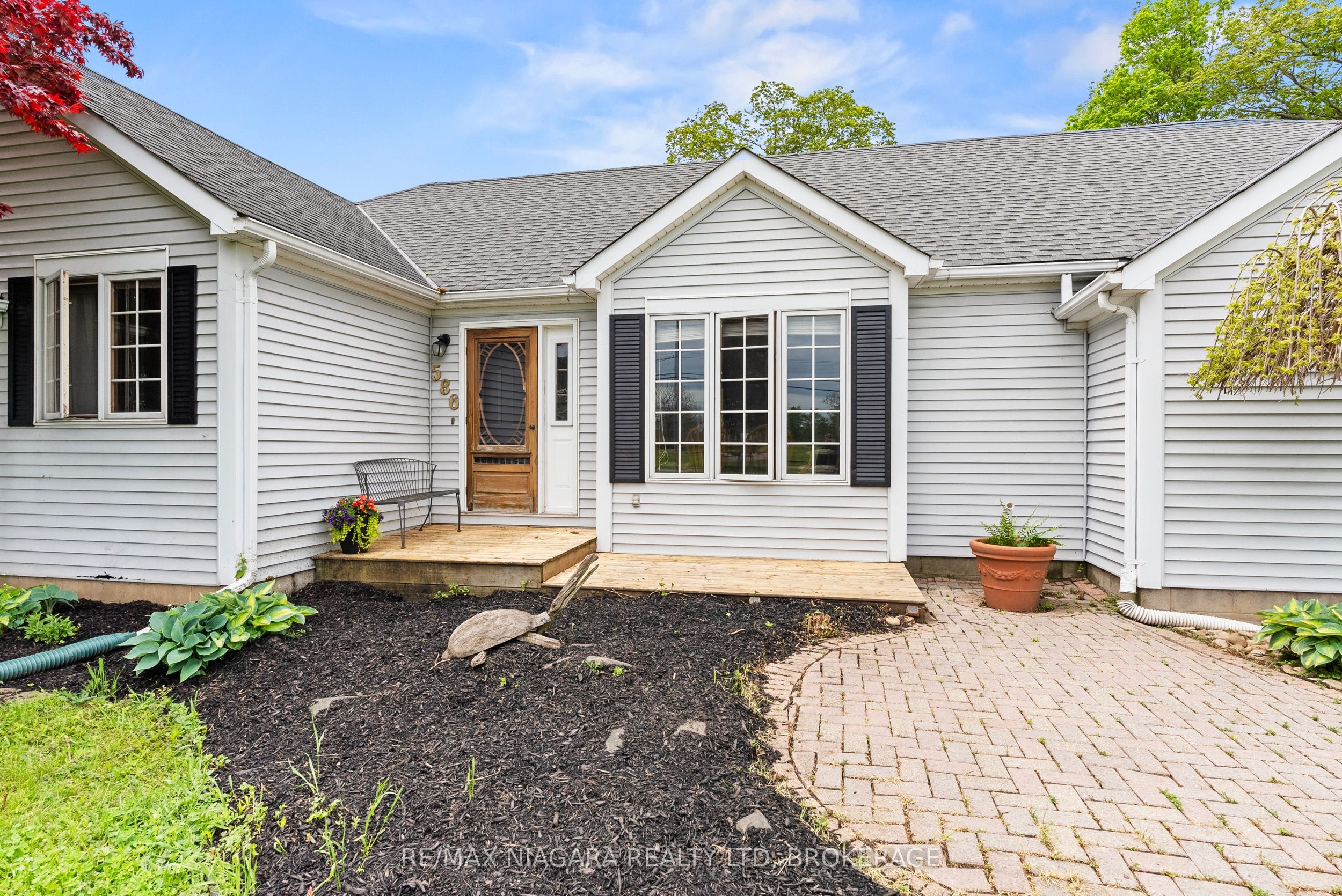 586 Empire Road, Port Colborne, ON L0S 1R0 photo 4