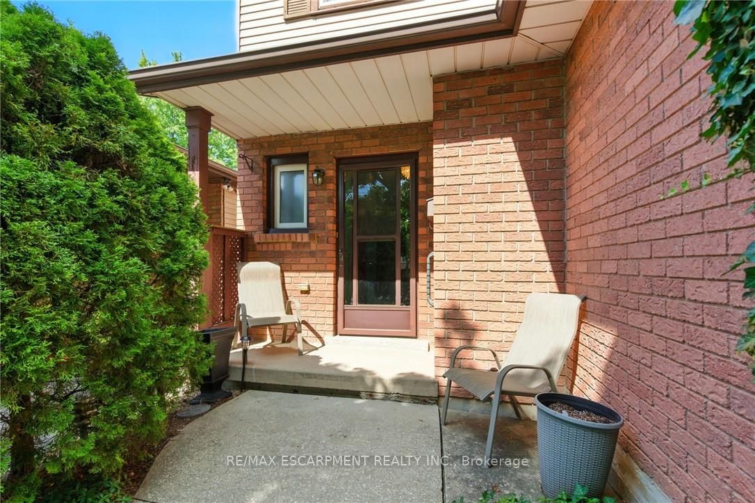 39 Megna Court, Hamilton, ON L9C 6Y6 photo 3