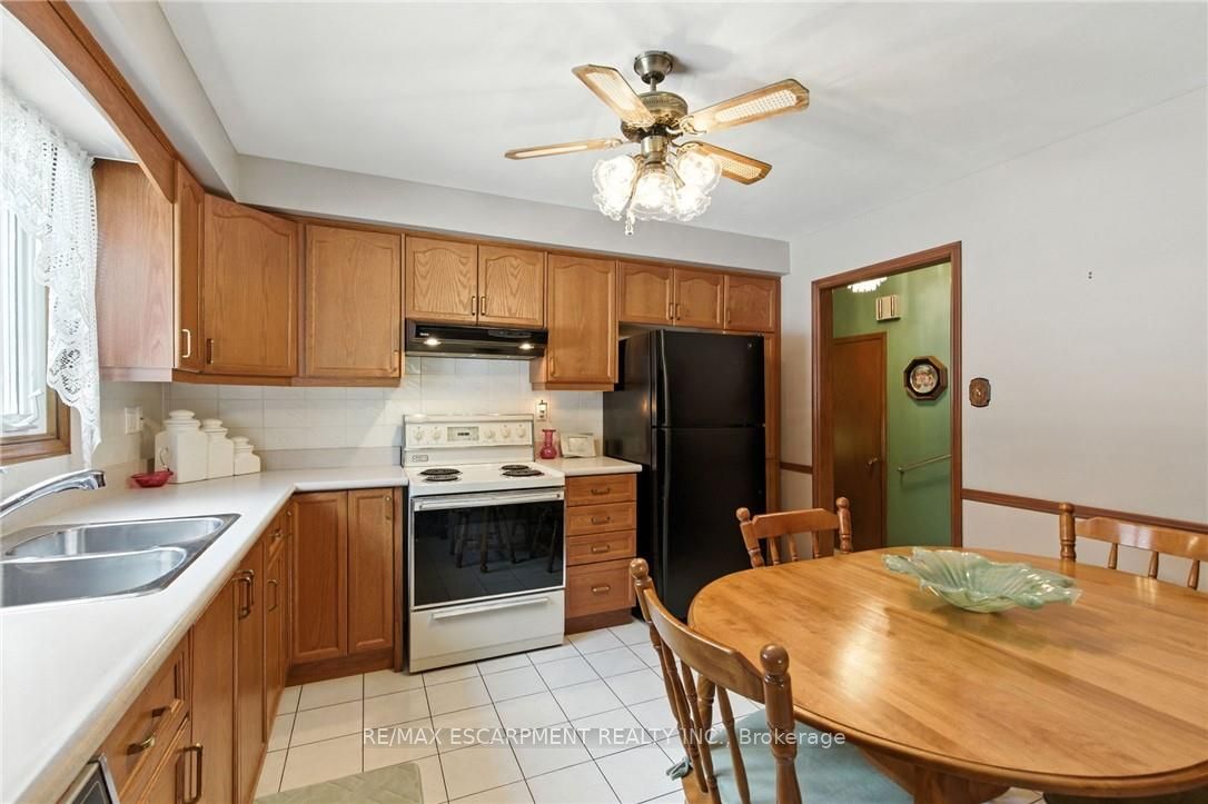 39 Megna Court, Hamilton, ON L9C 6Y6 photo 5