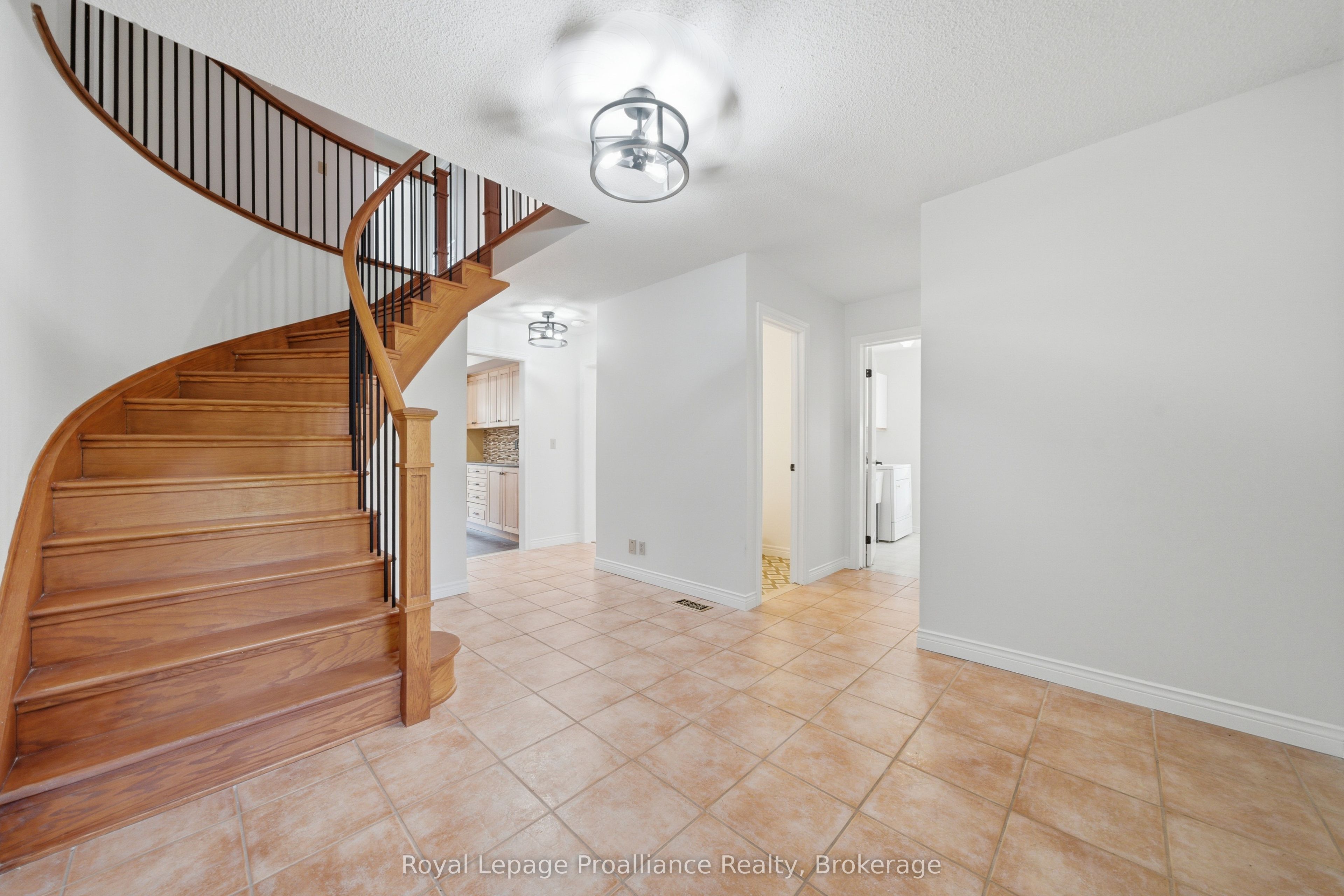 37 Dungannon Drive, Belleville, ON K8P 5E7 photo 4