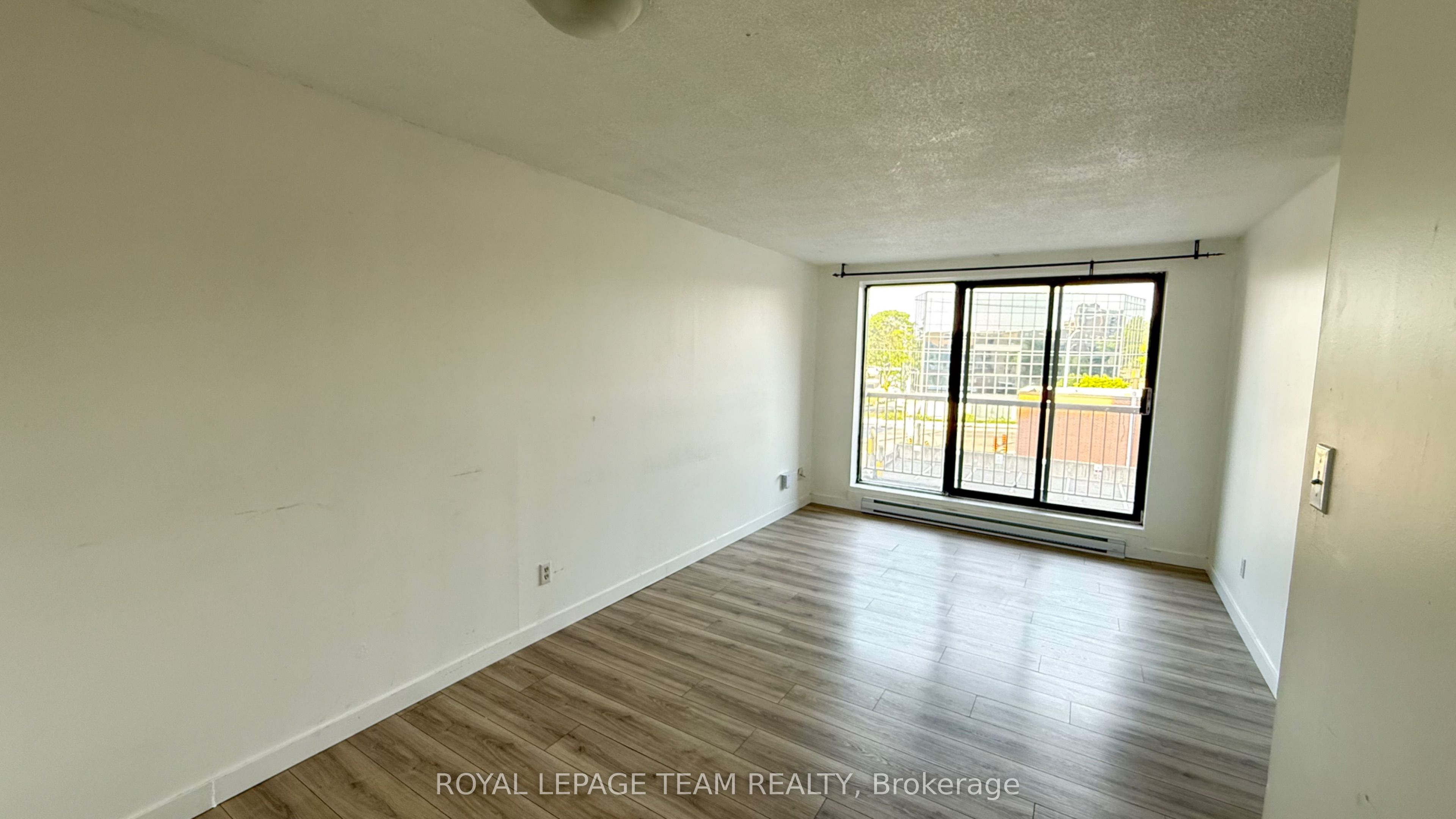 1180 Ohio Street 304, Billings Bridge - Riverside Park and Area, ON K1H 8N5 photo 4