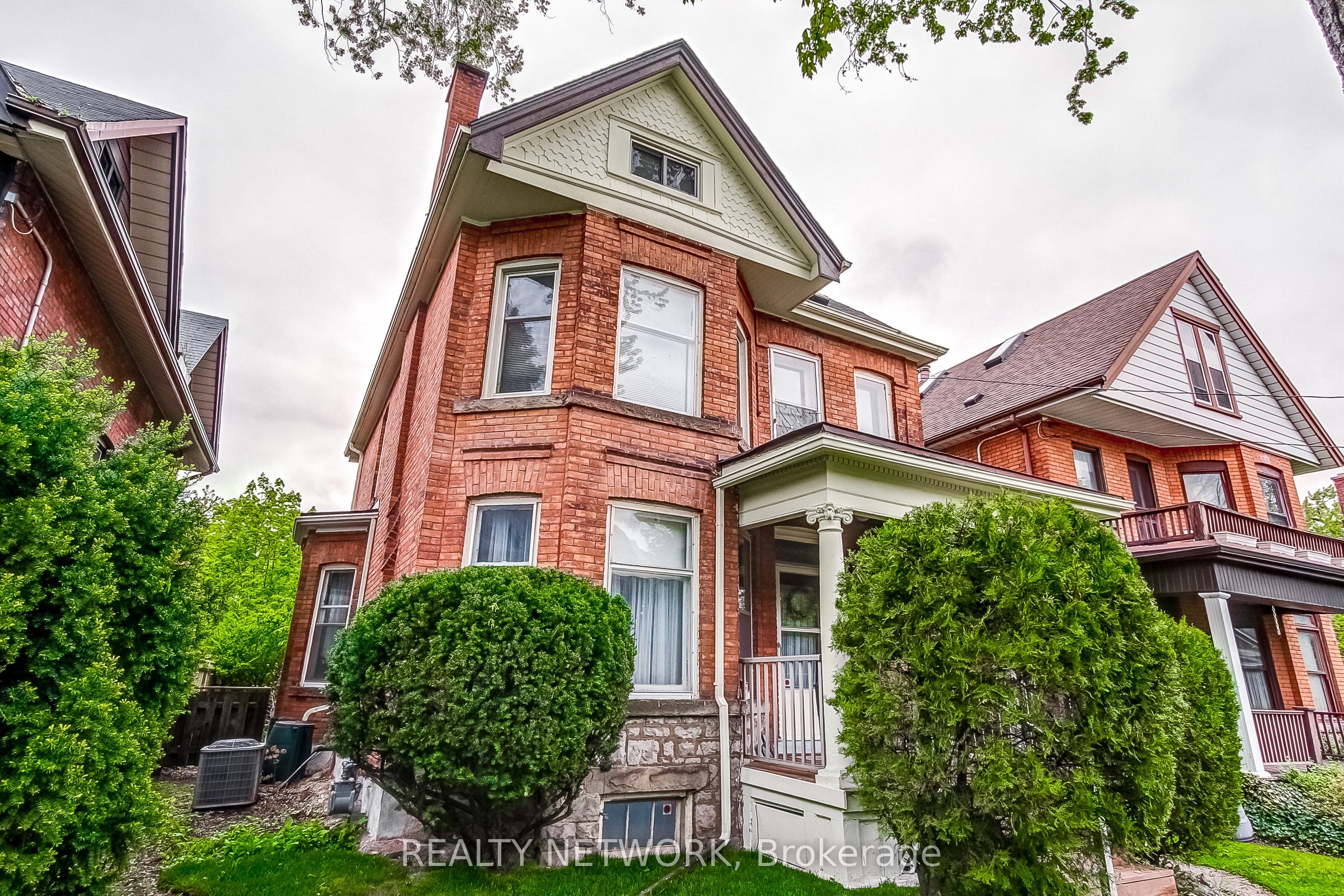 18 Fairleigh Crescent, Hamilton, ON L8M 2K9 photo 2