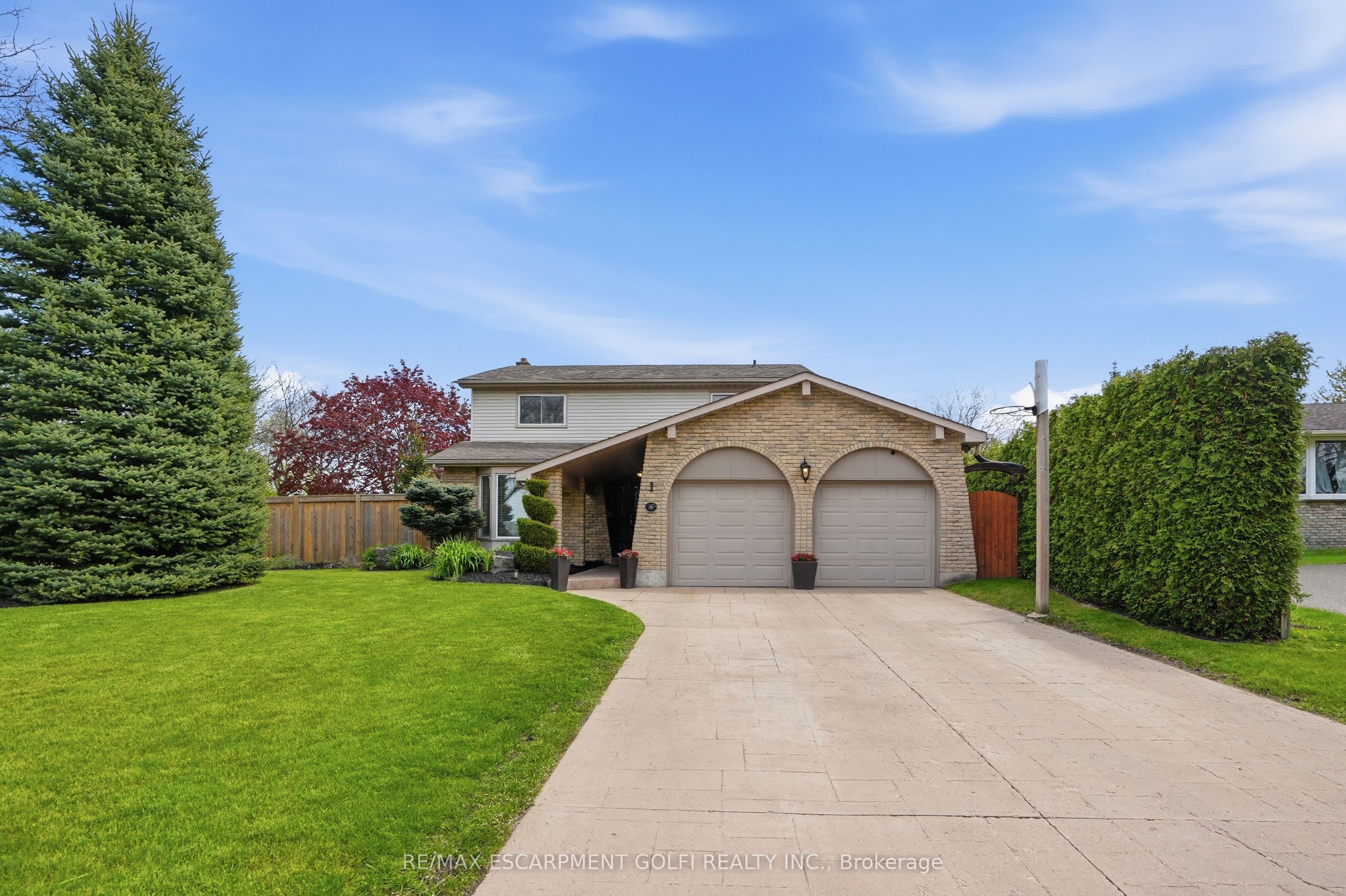 1 OAKMEADOW Place, St. Catharines, ON L2N 5X6 photo 2