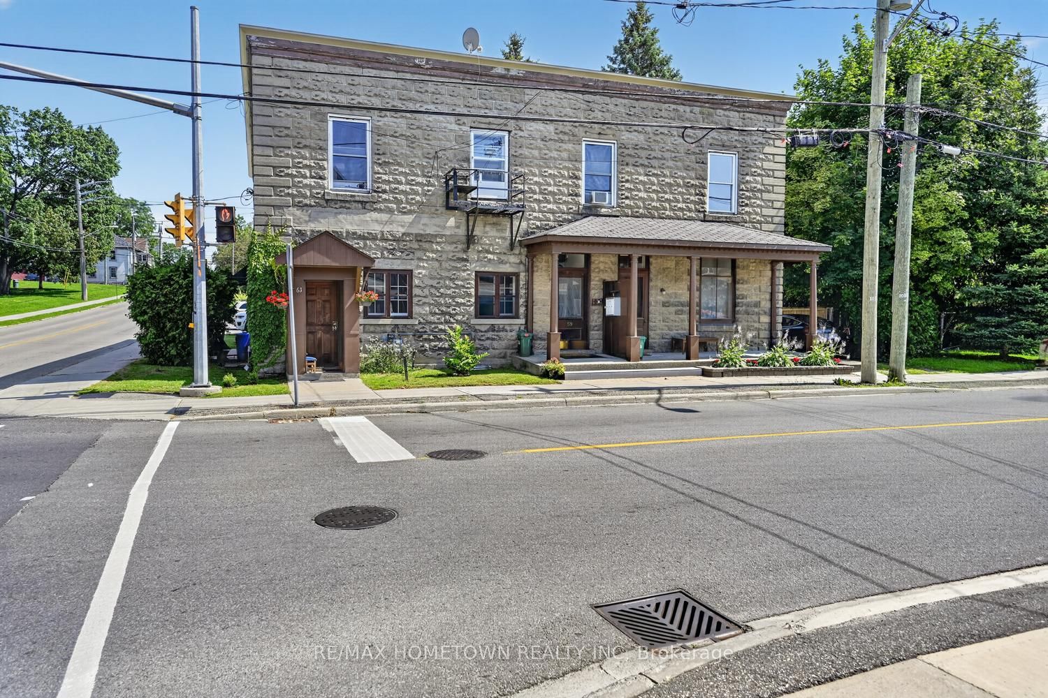 61 Pearl Street E, Brockville, ON K6V 1P6 photo 2