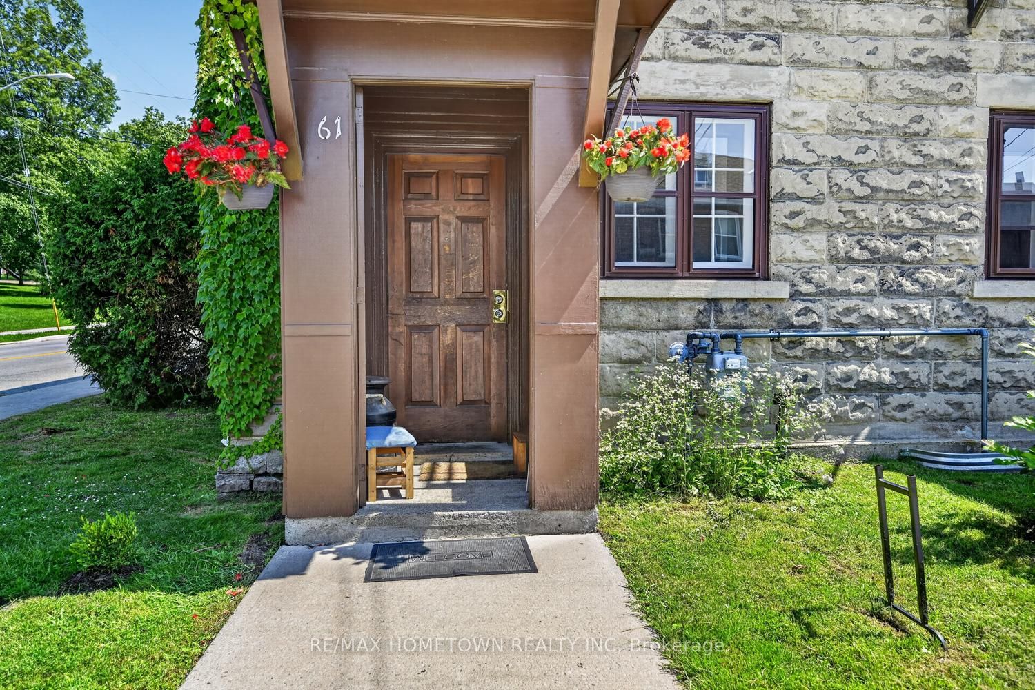 61 Pearl Street E, Brockville, ON K6V 1P6 photo 3