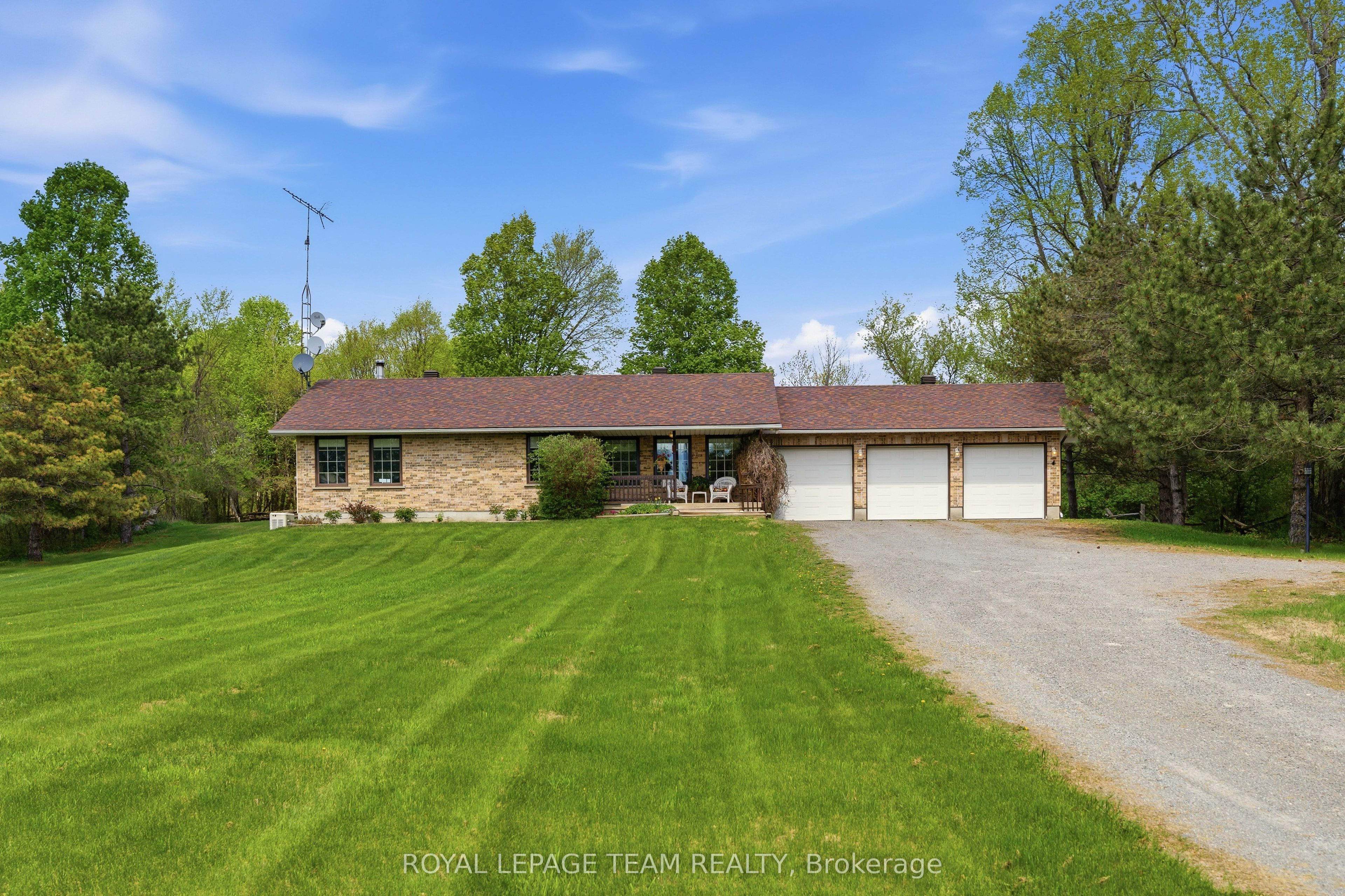2754 Tatlock Road, Mississippi Mills, ON K0A 1P0 photo 2