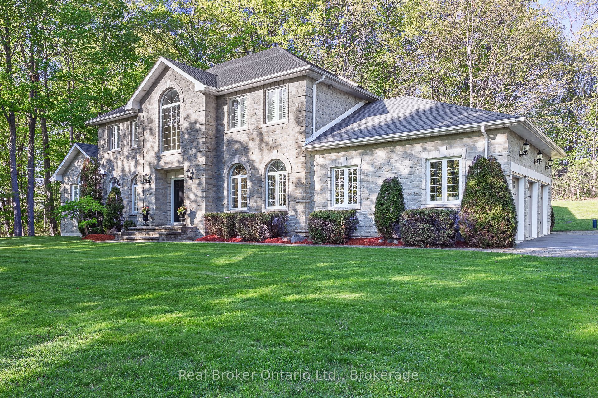 9 Paige Court, Hamilton Township, ON K9A 0W6 photo 2