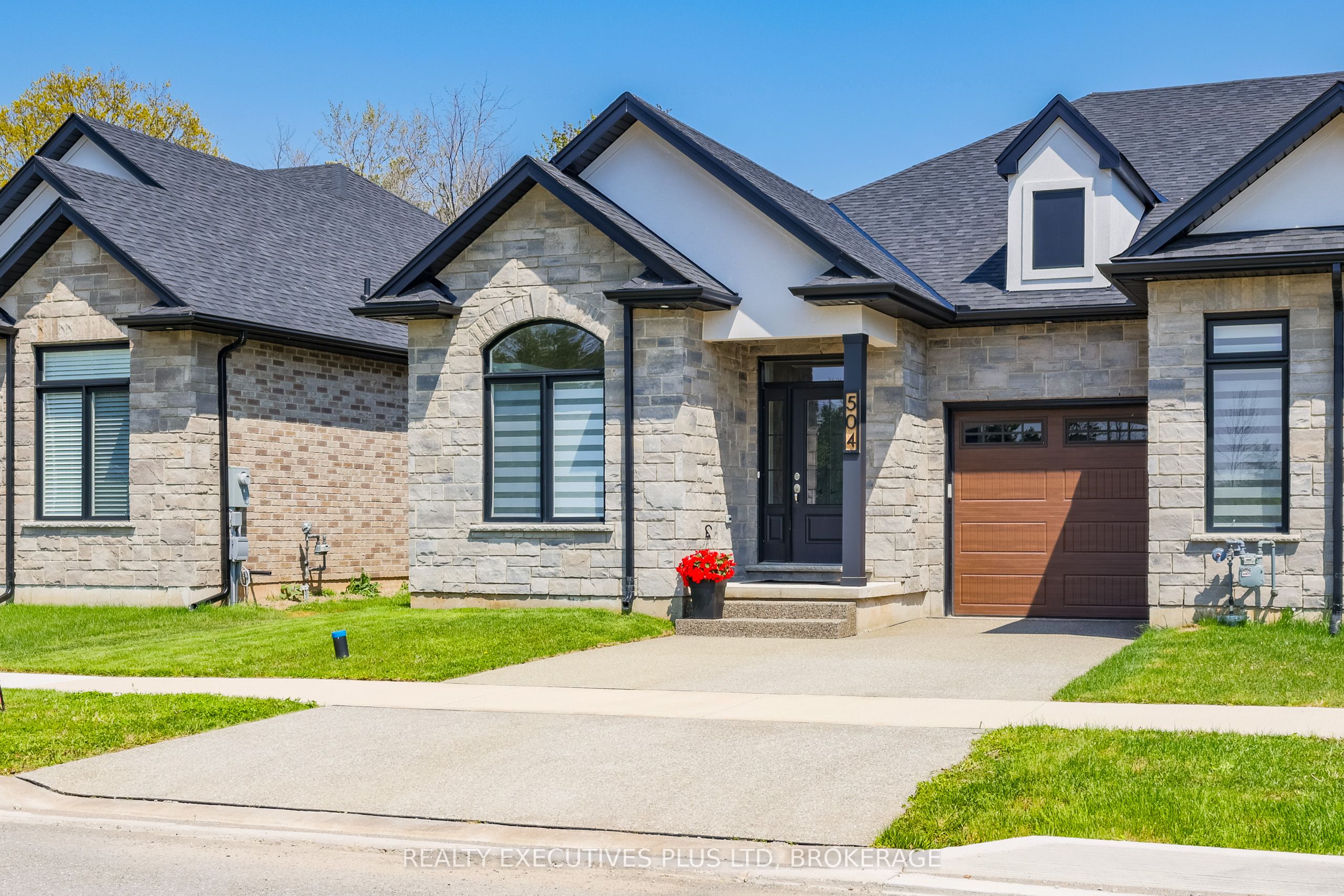 504 Royal Ridge Drive, Fort Erie, ON L0S 1N0 photo 2