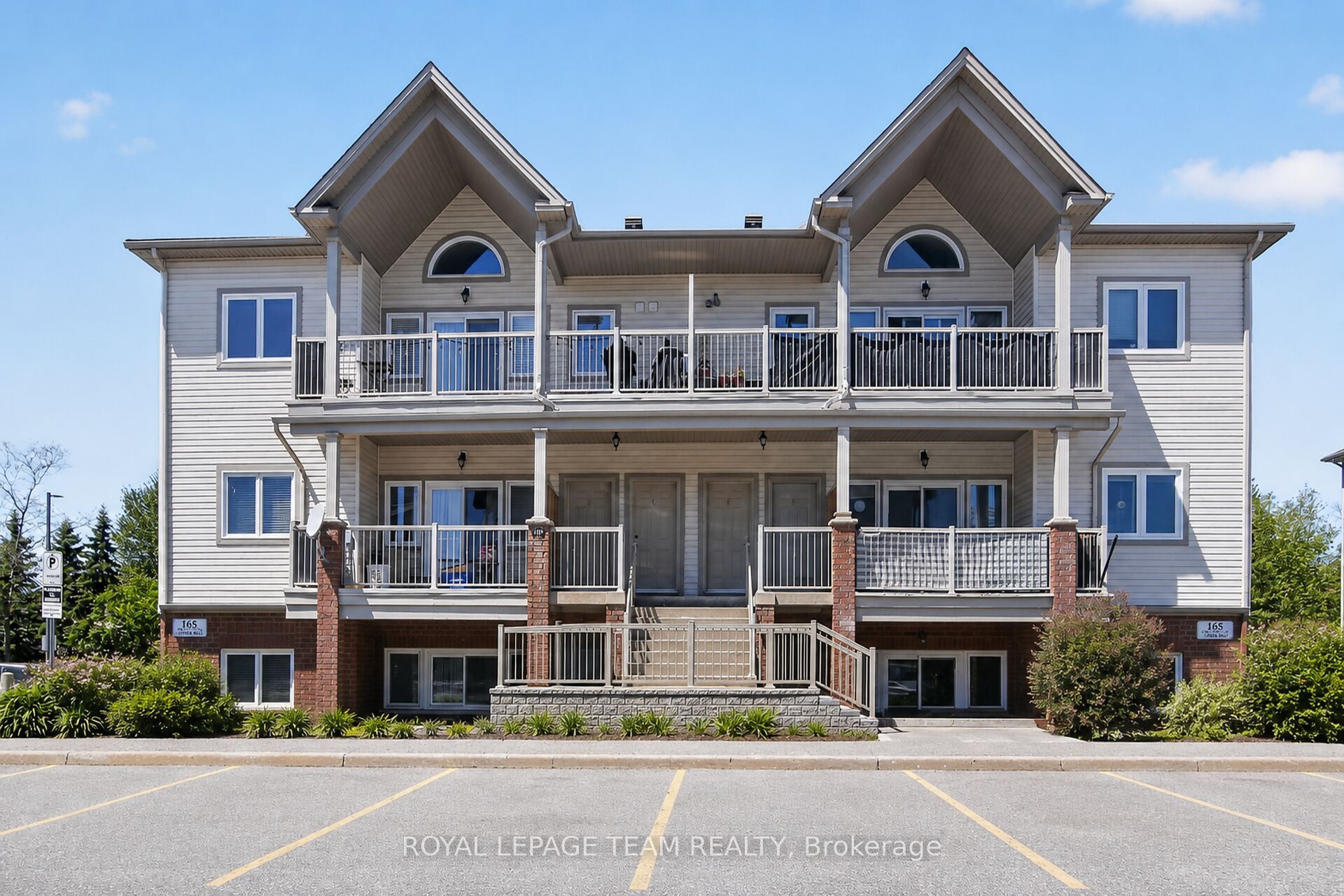 165 Crestway Drive D, Barrhaven, ON K2G 7C8