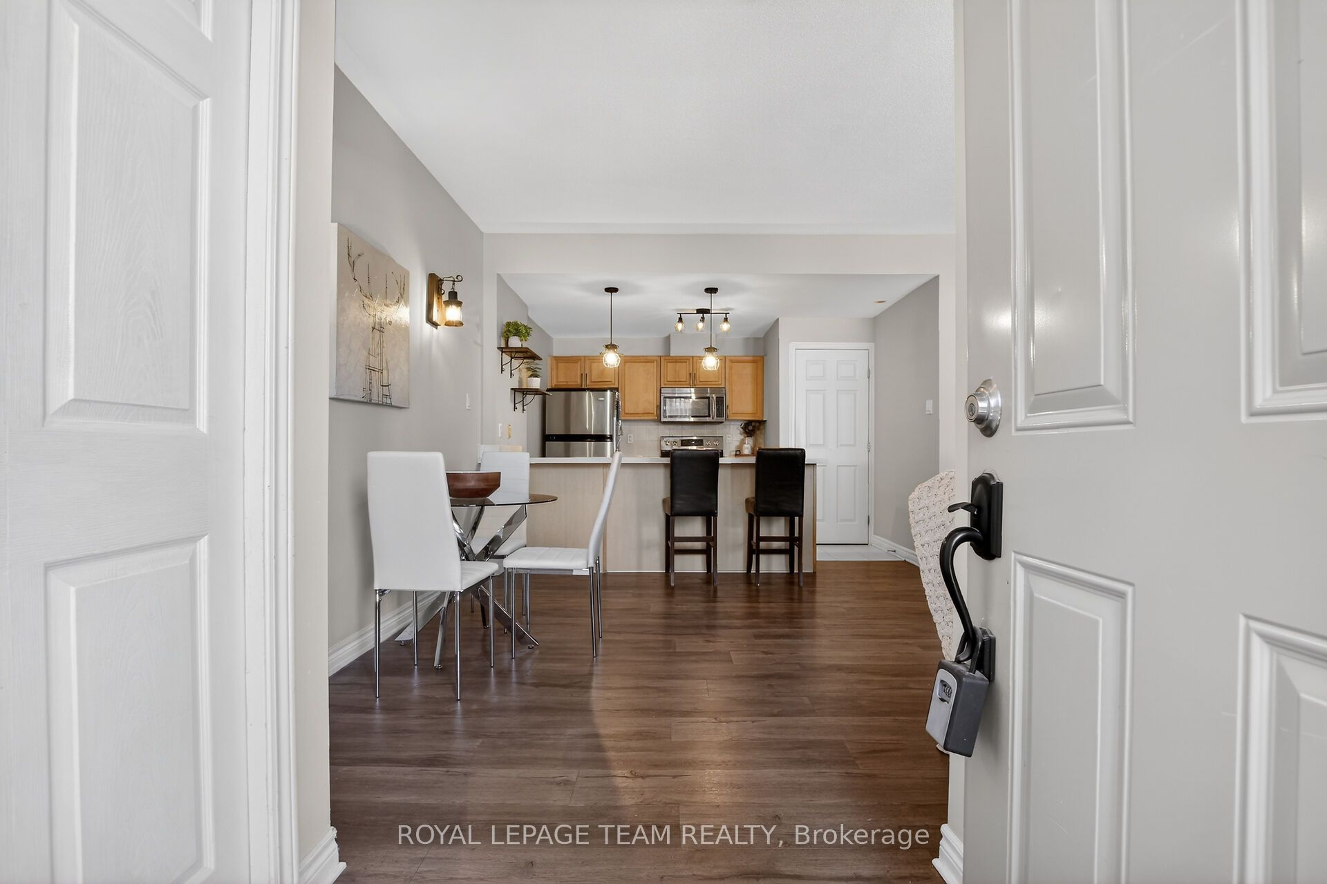 165 Crestway Drive D, Barrhaven, ON K2G 7C8 photo 4