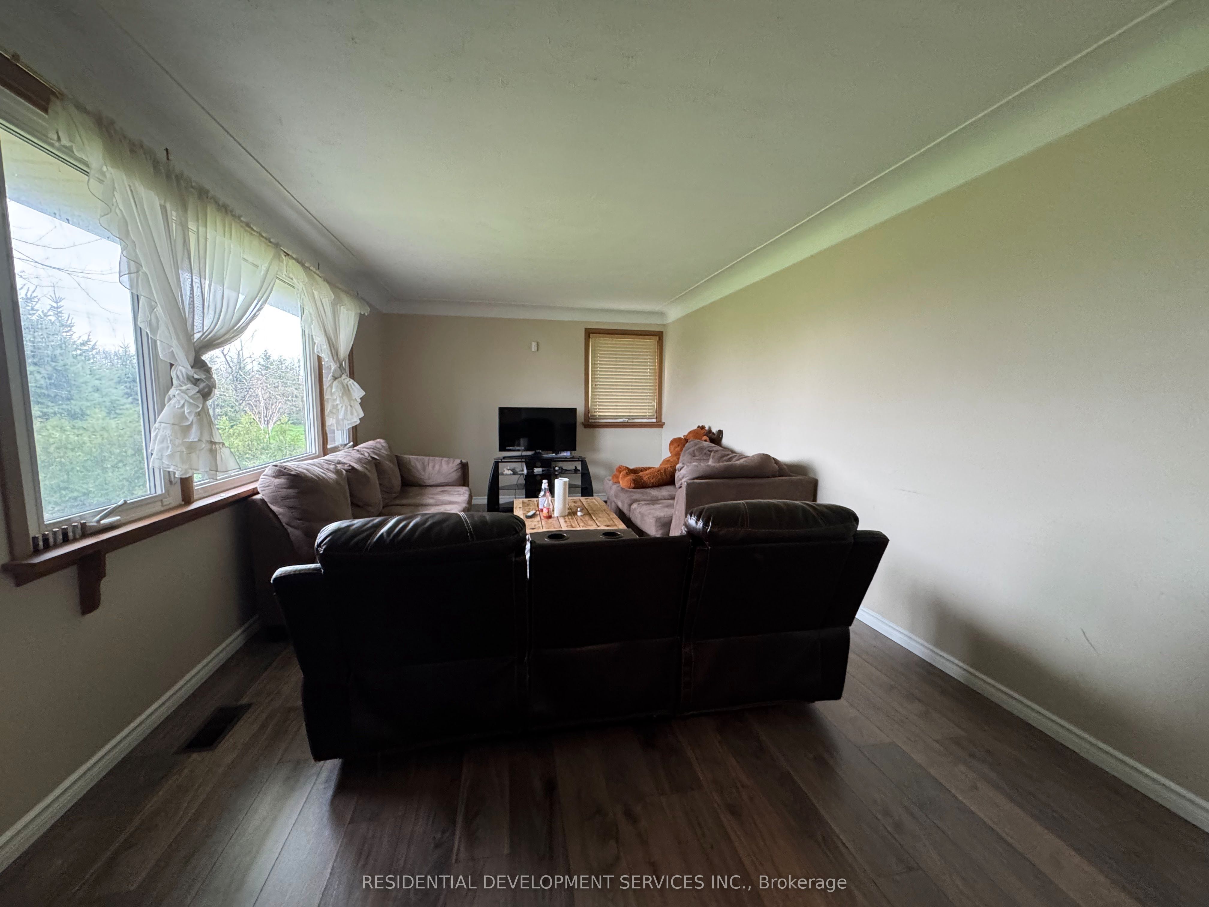 342 Mountain Road, Grimsby, ON L3M 4E7 photo 3