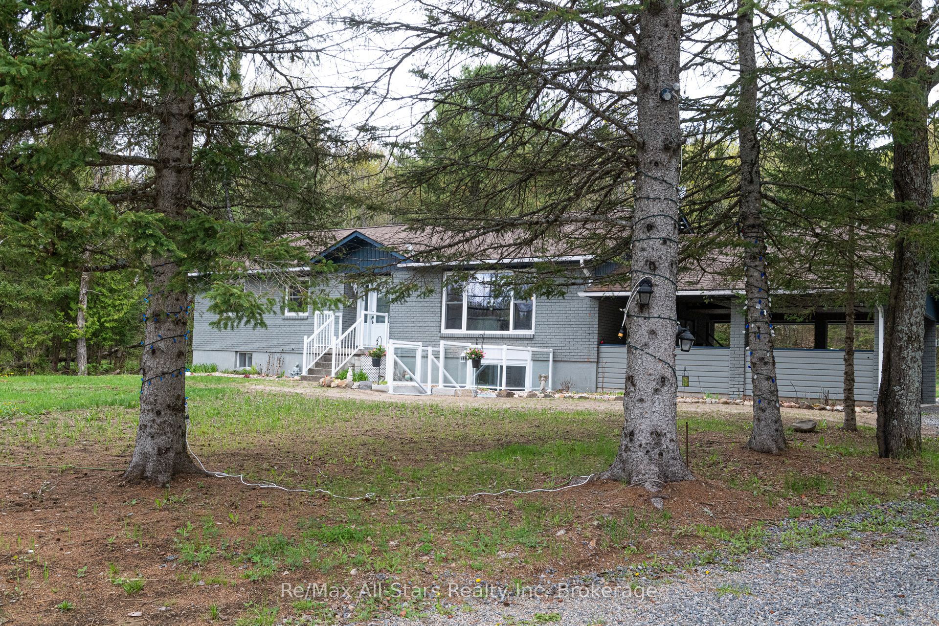 2797 Highway 60 Highway, Lake of Bays, ON P0A 1H0 photo 2