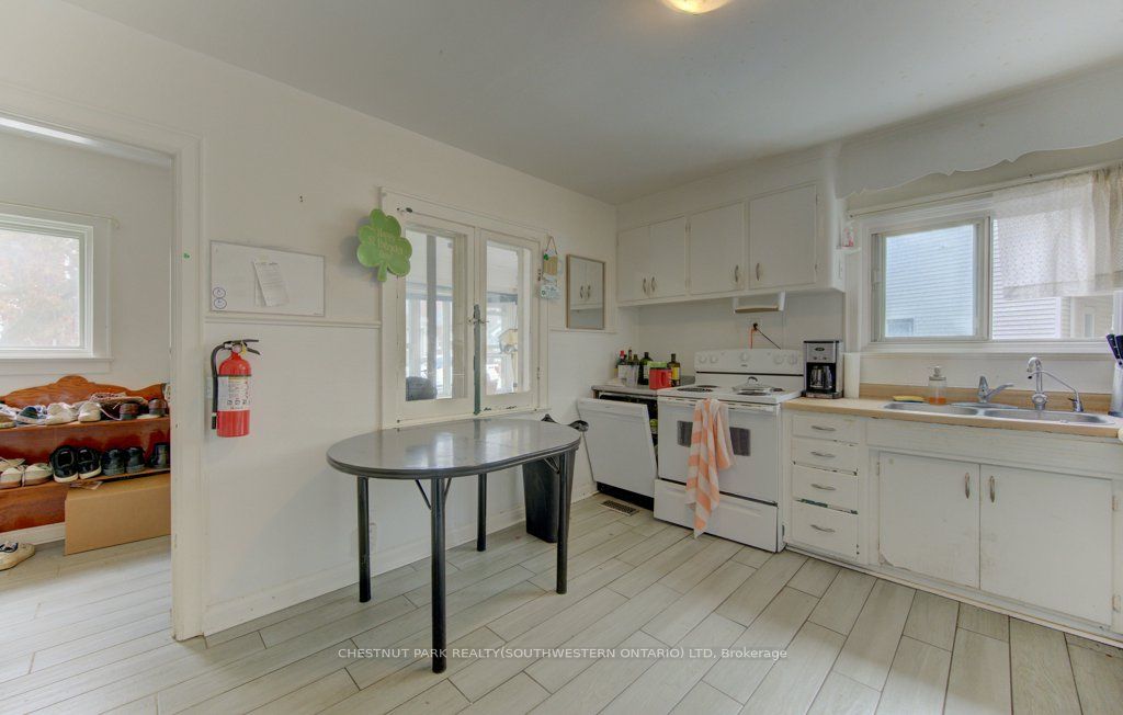 8 Marshall Street, Waterloo, ON N2J 2T2 photo 4