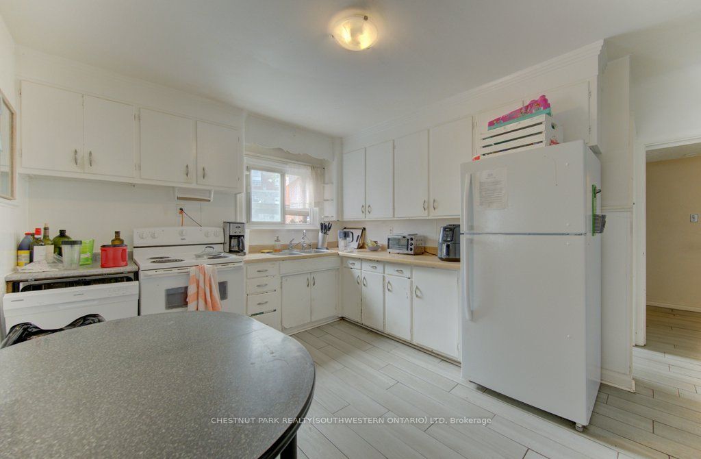 8 Marshall Street, Waterloo, ON N2J 2T2 photo 5
