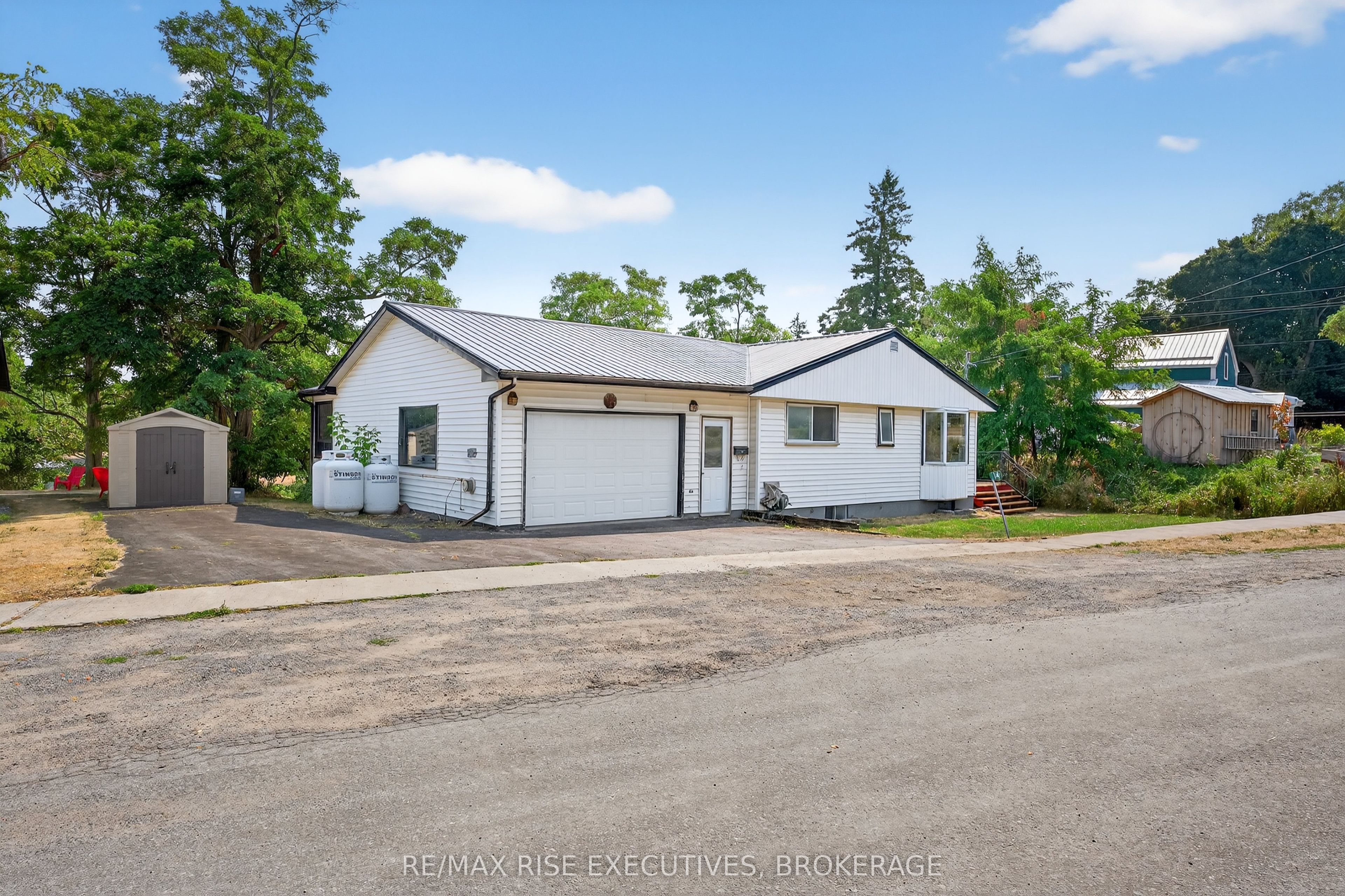 14 Highway 95, Frontenac Islands, ON K0H 2Y0 photo 3