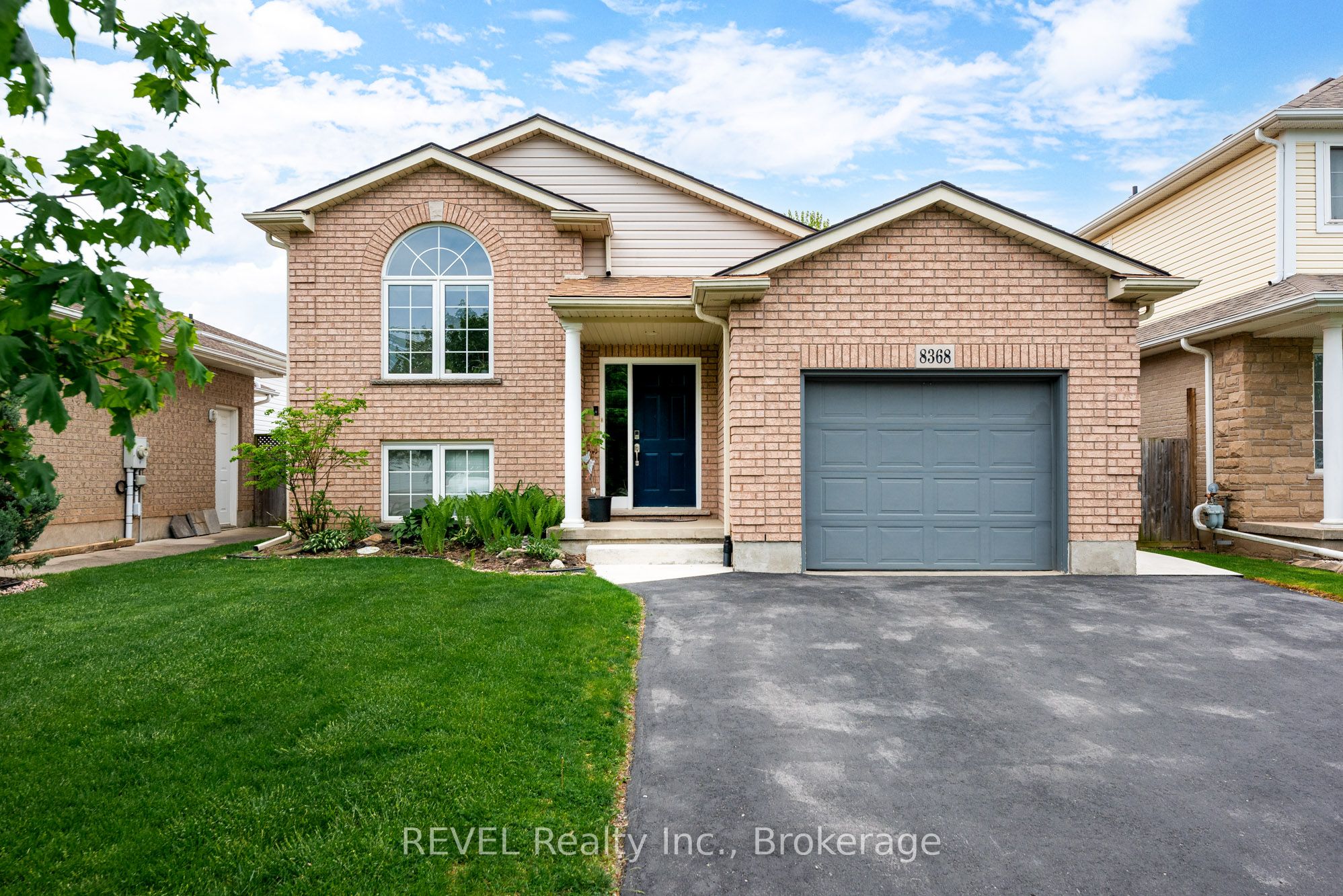 8368 Racey Avenue, Niagara Falls, ON L2H 3M7 photo 2