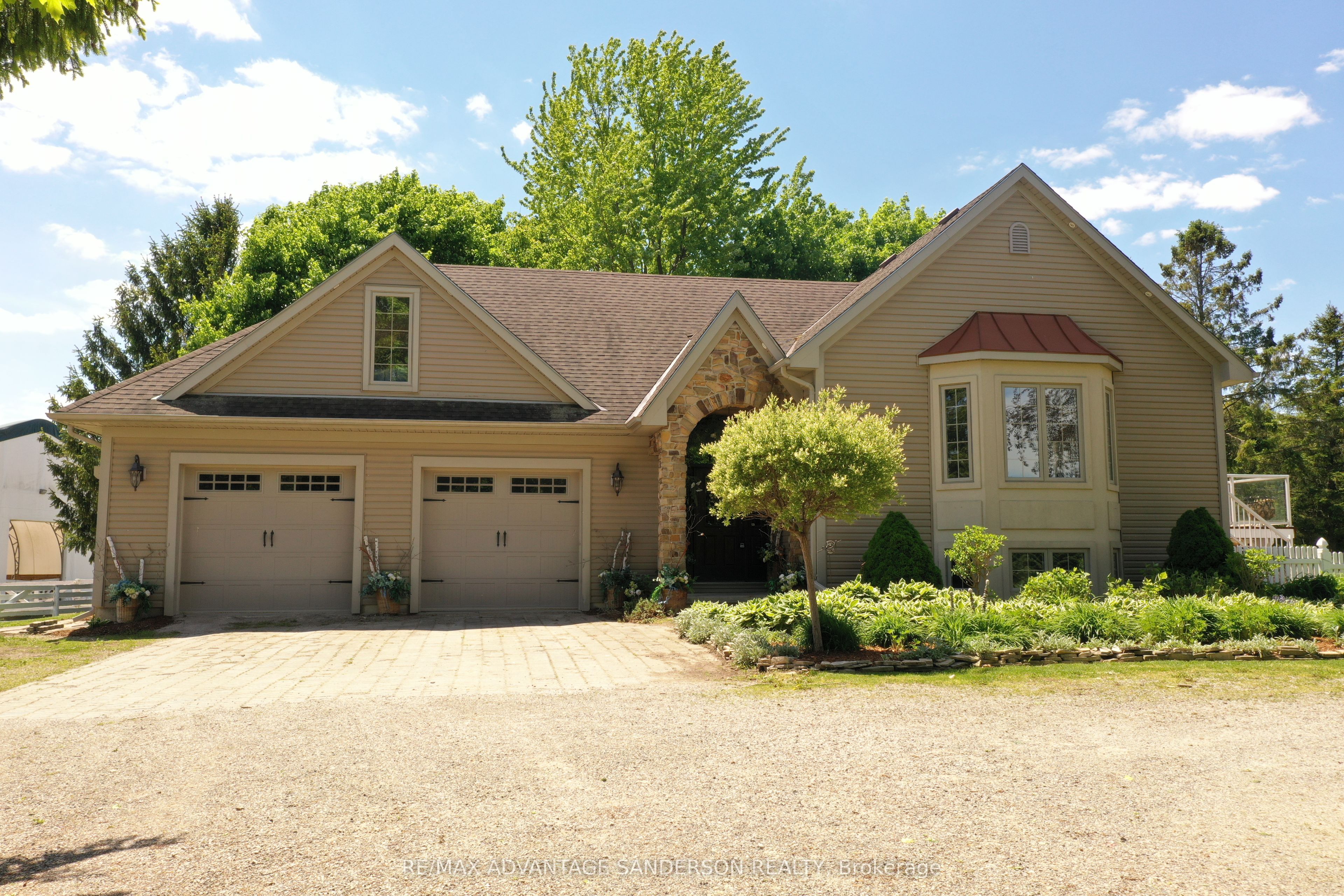 4099 McIntosh Drive, North Middlesex, ON N0M 2K0 photo 2