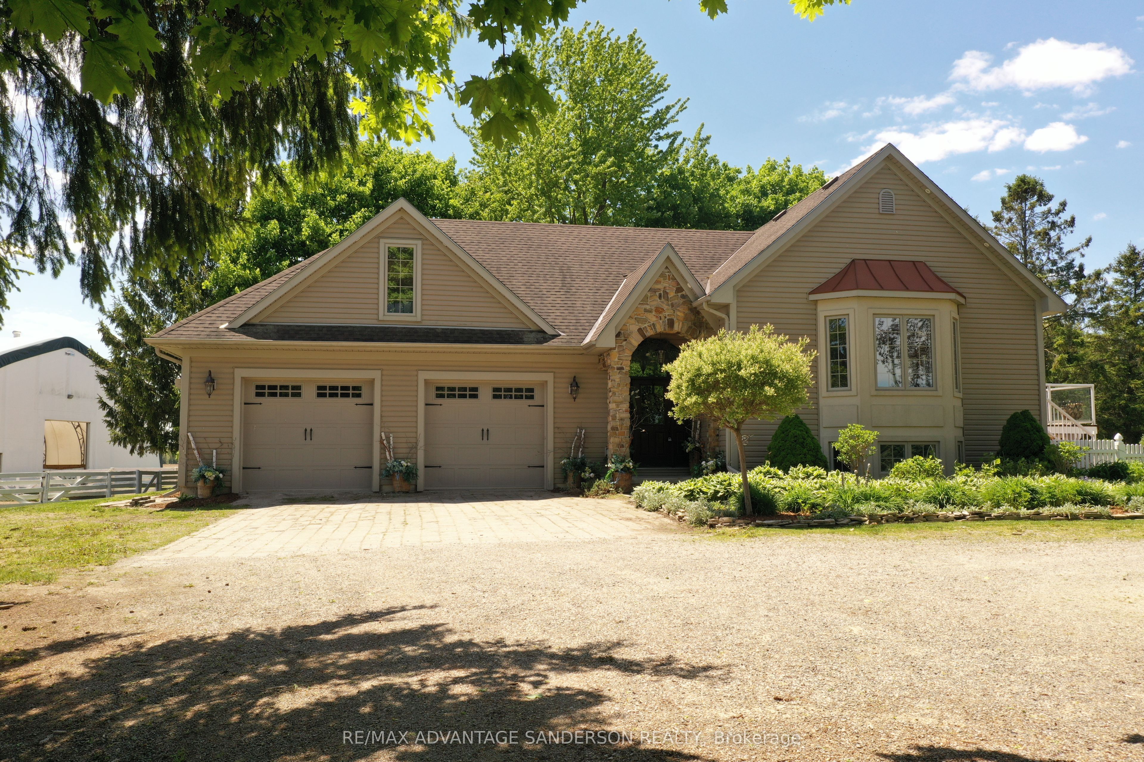 4099 McIntosh Drive, North Middlesex, ON N0M 2K0 photo 3