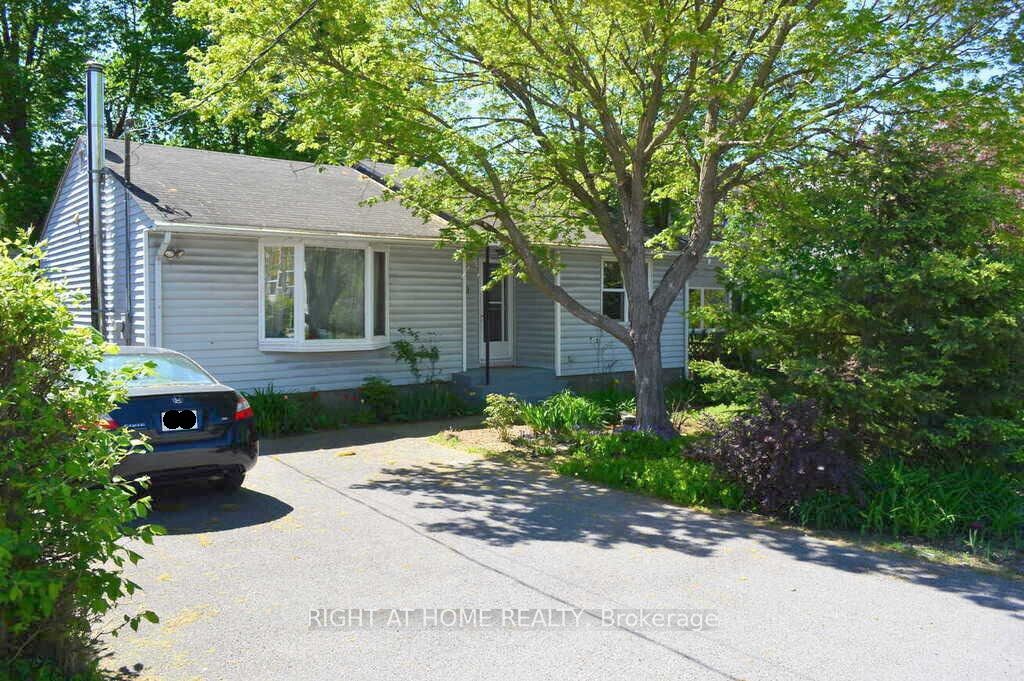 200 Woodroffe Avenue, Woodroffe, ON K2A 3V4
