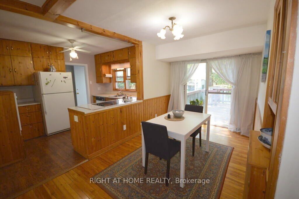 200 Woodroffe Avenue, Woodroffe, ON K2A 3V4 photo 3