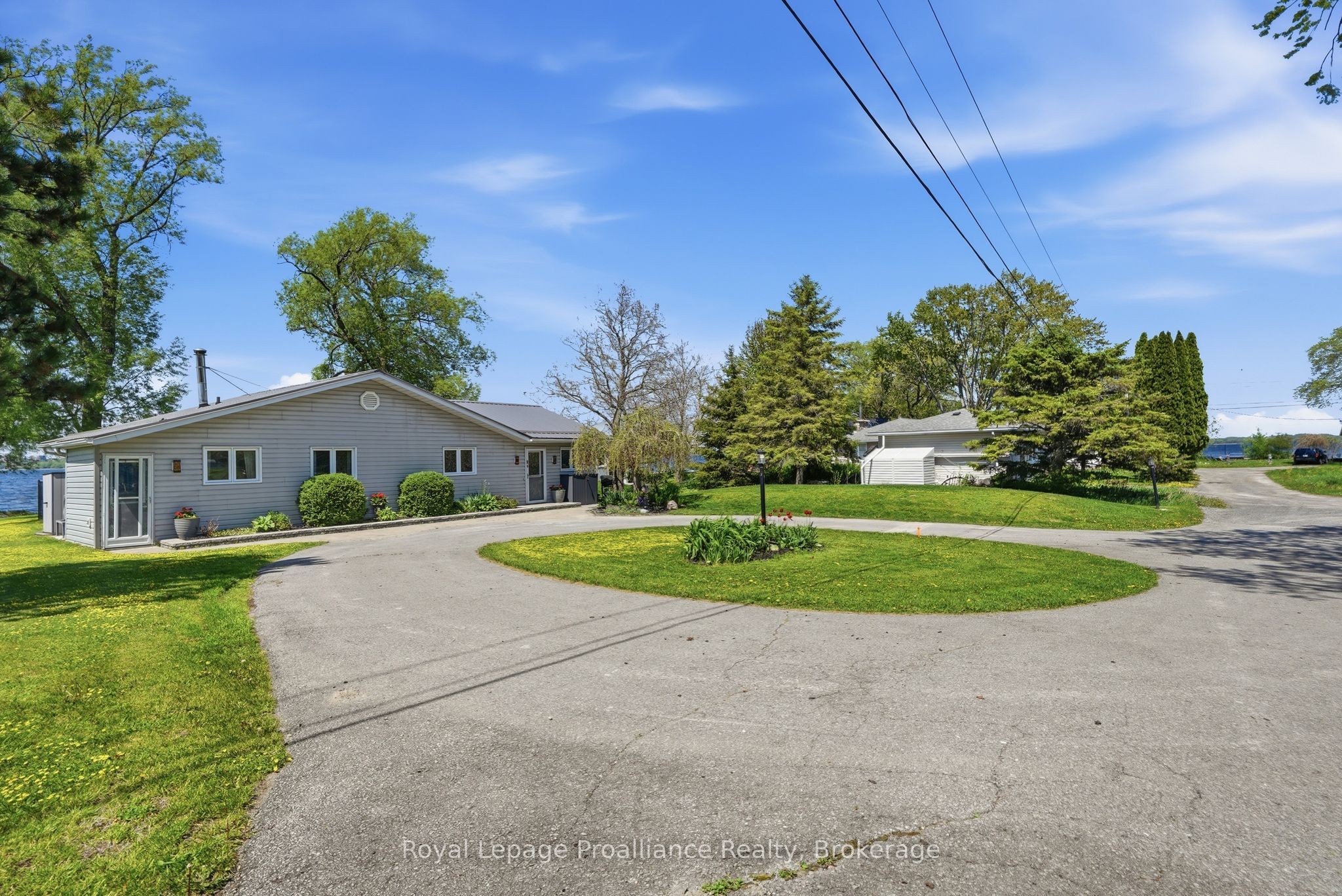 33 Peats Point Lane, Prince Edward County, ON K8N 4Z7 photo 2