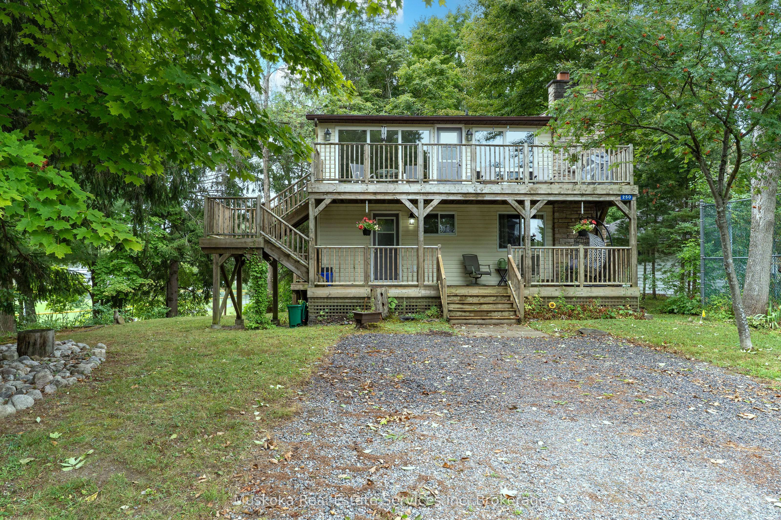 250 Wapaska Crescent, Gravenhurst, ON P1P 0Y1 photo 4