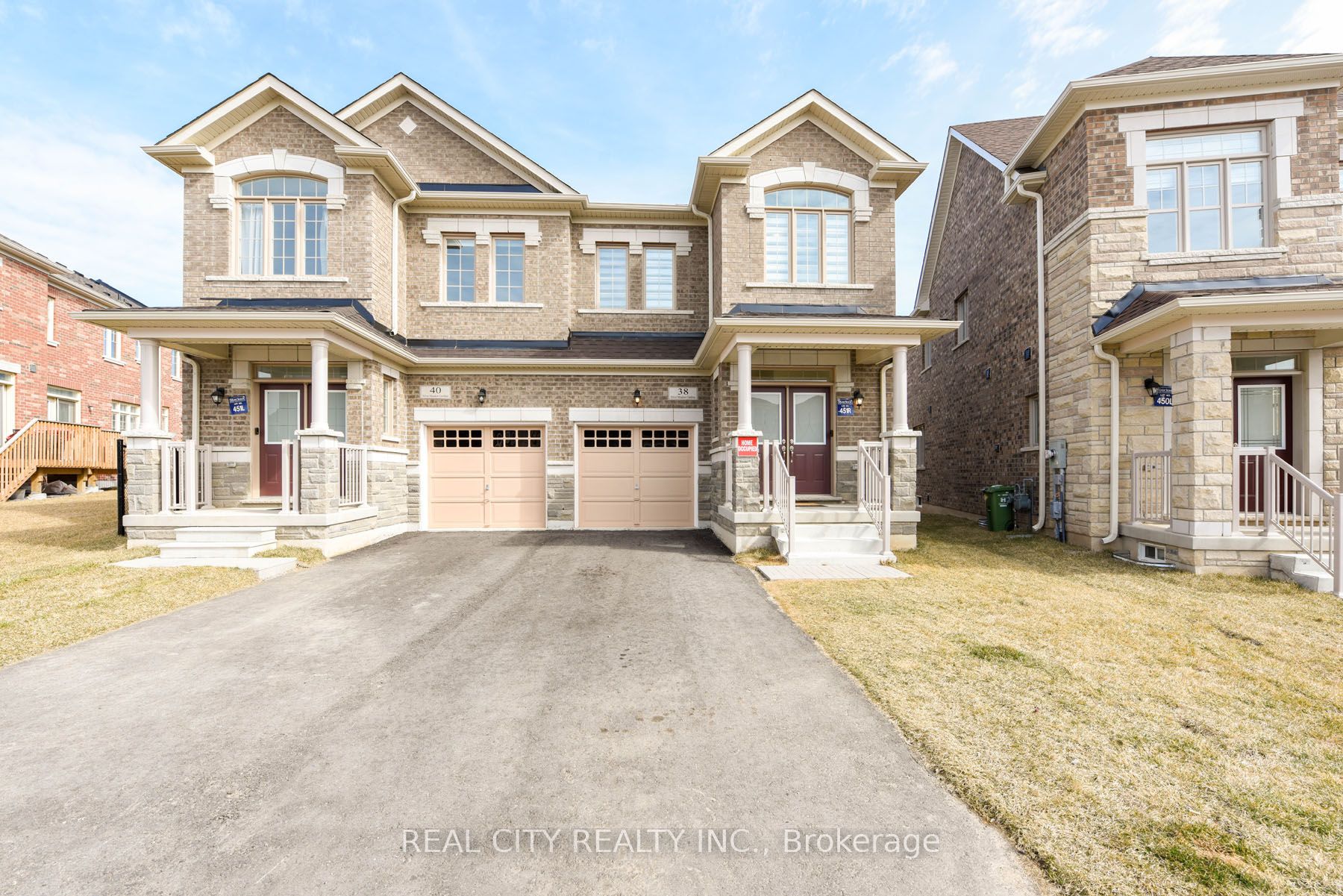 38 Silver Meadow Gdns Gardens N, Hamilton, ON L8B 1Z4 photo 2