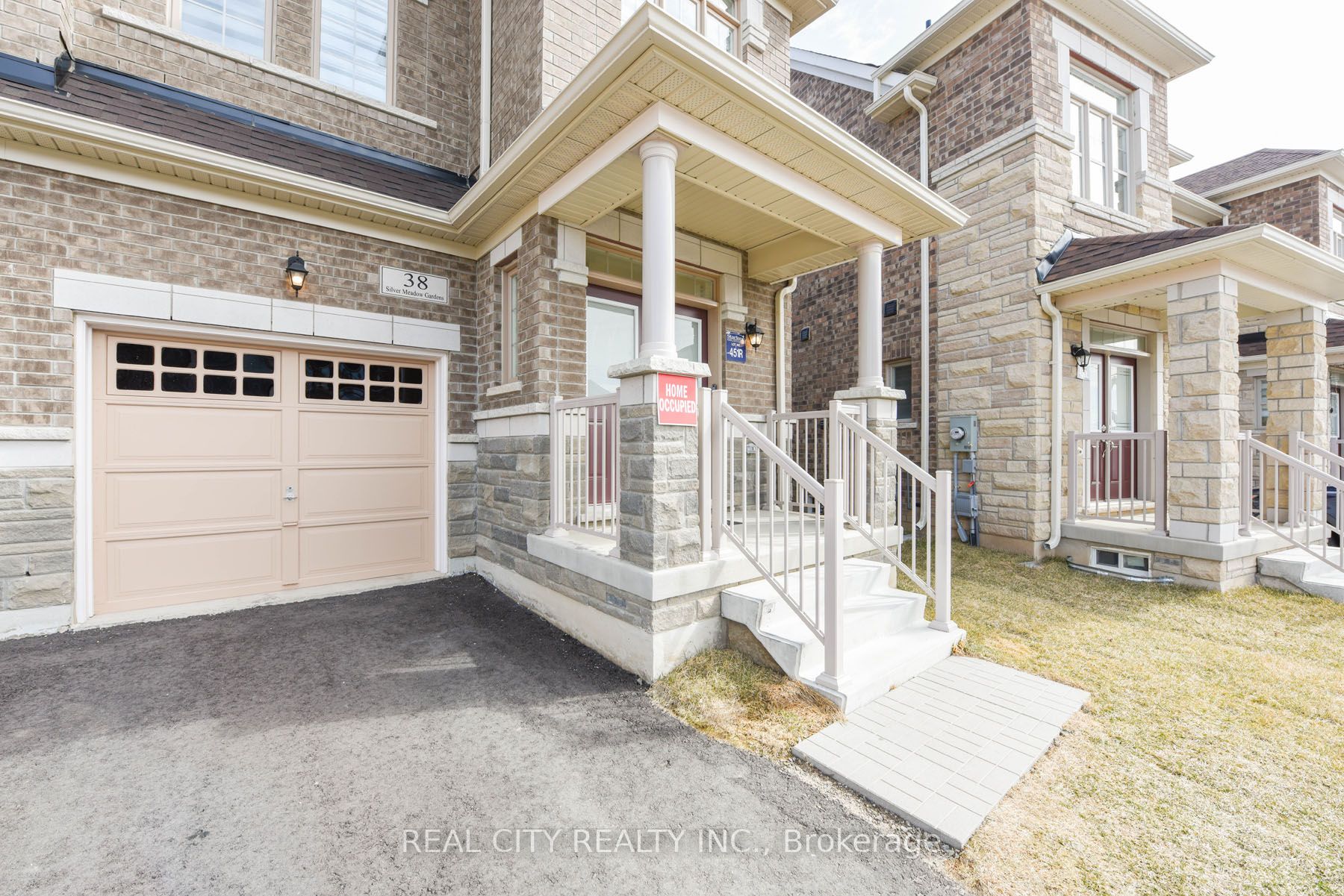 38 Silver Meadow Gdns Gardens N, Hamilton, ON L8B 1Z4 photo 4