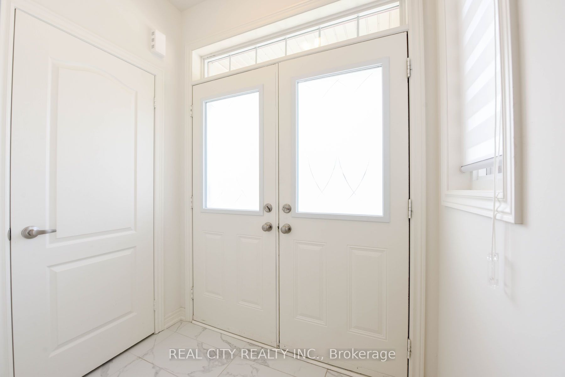 38 Silver Meadow Gdns Gardens N, Hamilton, ON L8B 1Z4 photo 5