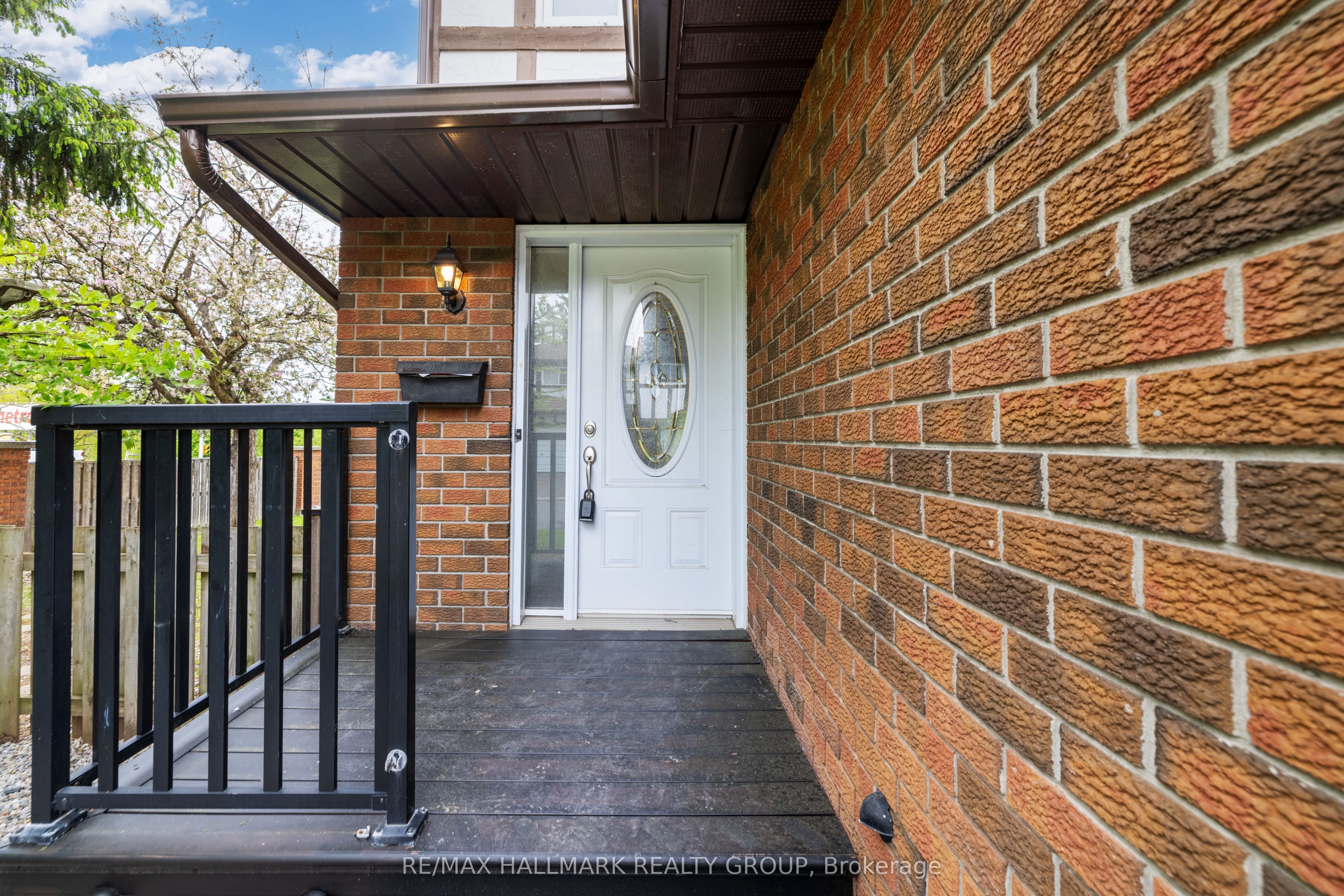 1083 Millwood Court, Orleans - Convent Glen and Area, ON K1C 3E9 photo 3