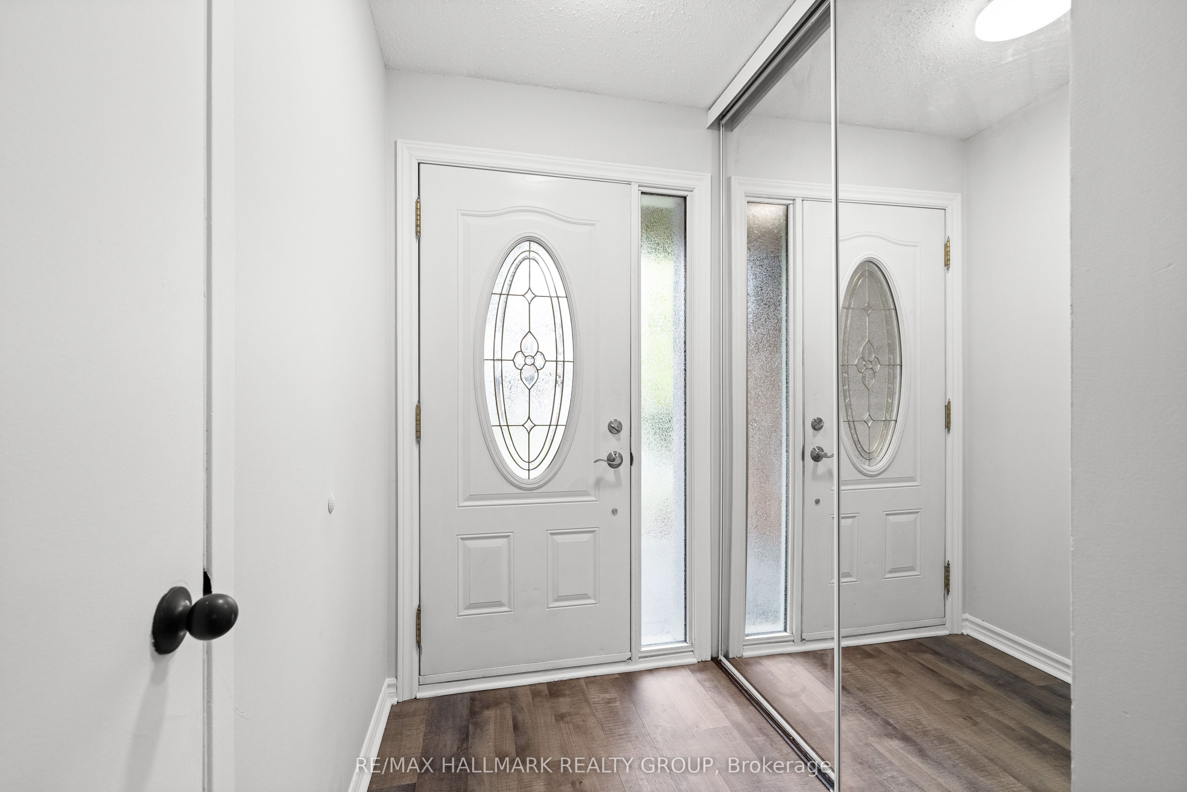 1083 Millwood Court, Orleans - Convent Glen and Area, ON K1C 3E9 photo 4